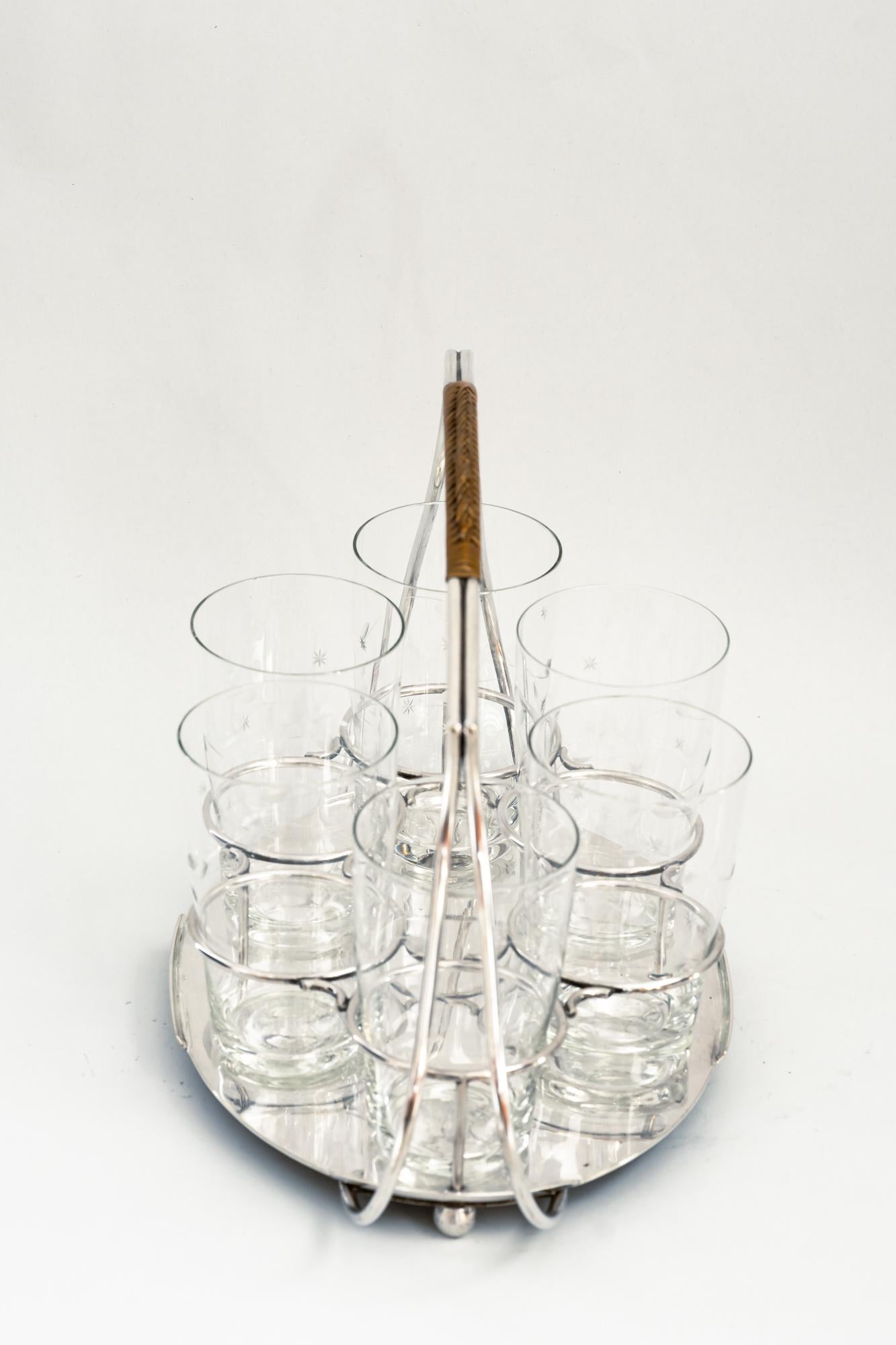 Art-Déco-Servierteller aus vernickeltem Glas mit Korbweidegriff, um 1920 (Frühes 20. Jahrhundert) im Angebot