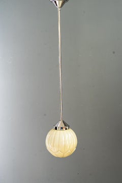 Pendente Art Deco placcato in nichel con paralume originale in vetro art deco vienna anni '20