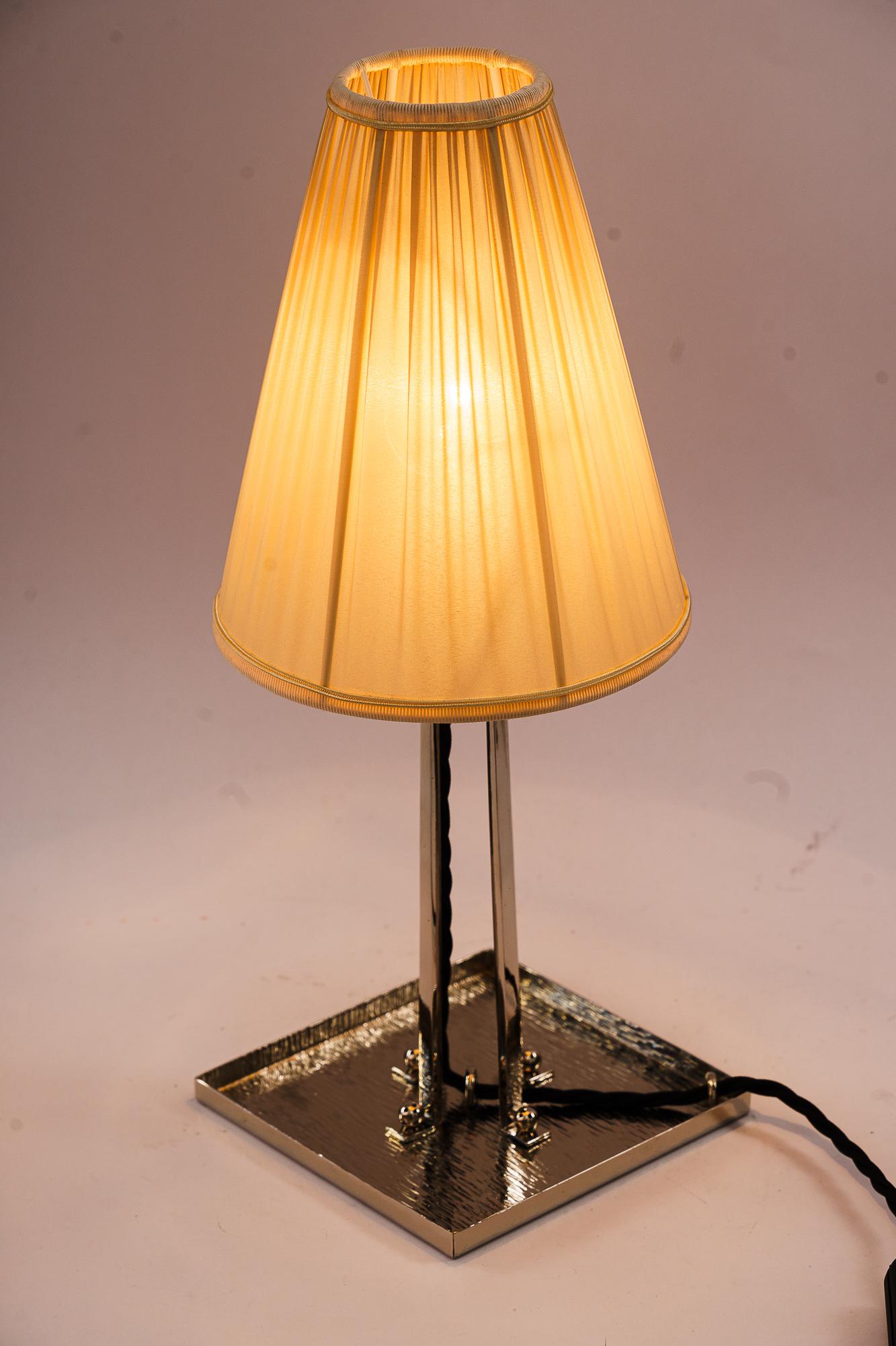 Art Deco vernickelte Tischlampe mit Stoffschirm um 1920er Jahre im Angebot 3
