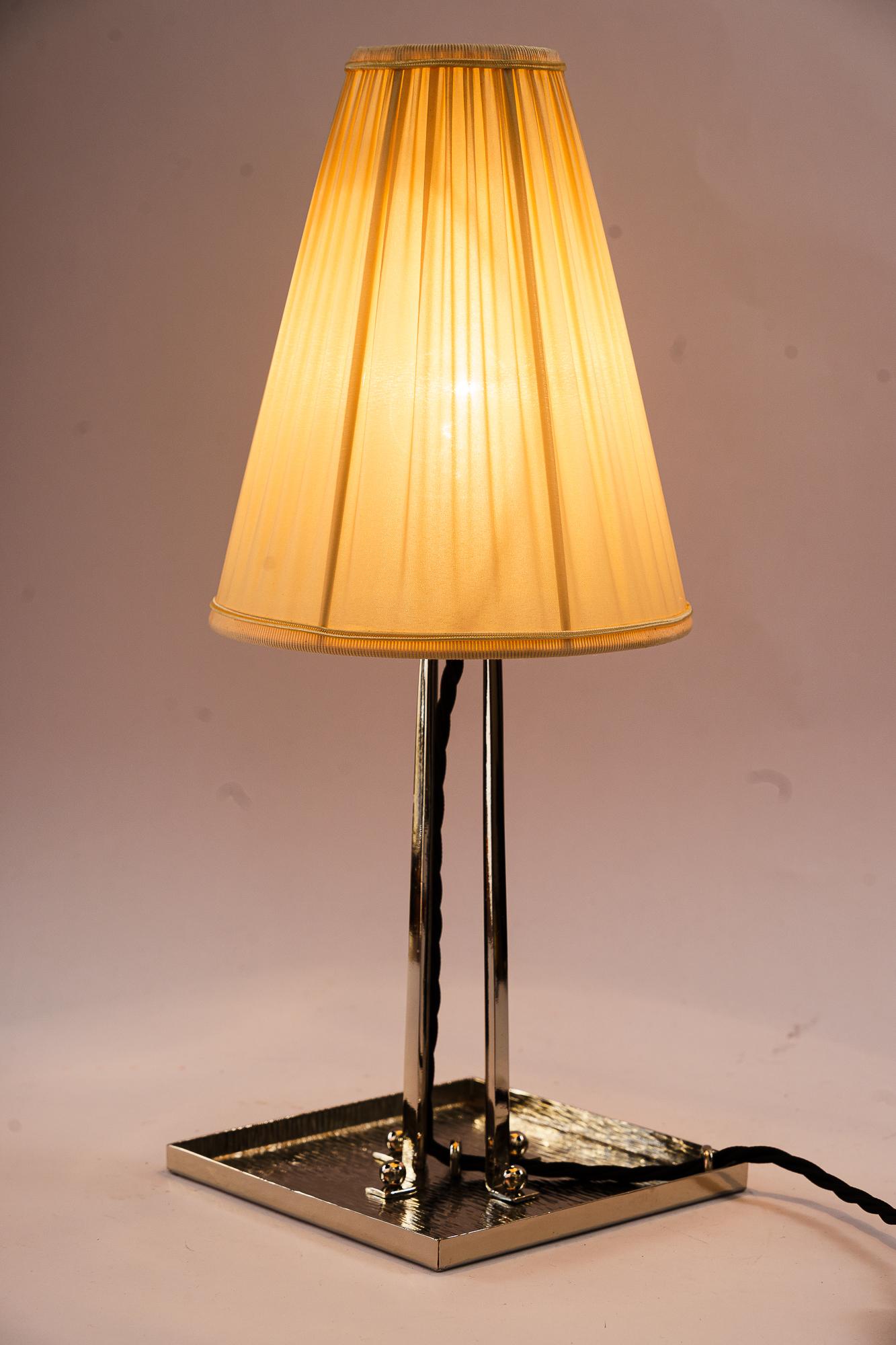 Art Deco vernickelte Tischlampe mit Stoffschirm um 1920er Jahre im Angebot 4