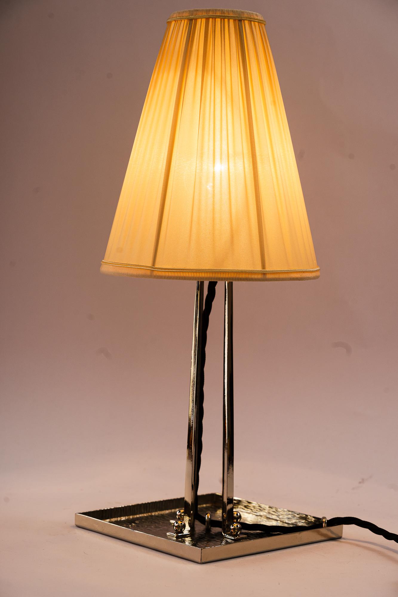 Art Deco vernickelte Tischlampe mit Stoffschirm um 1920er Jahre im Angebot 5
