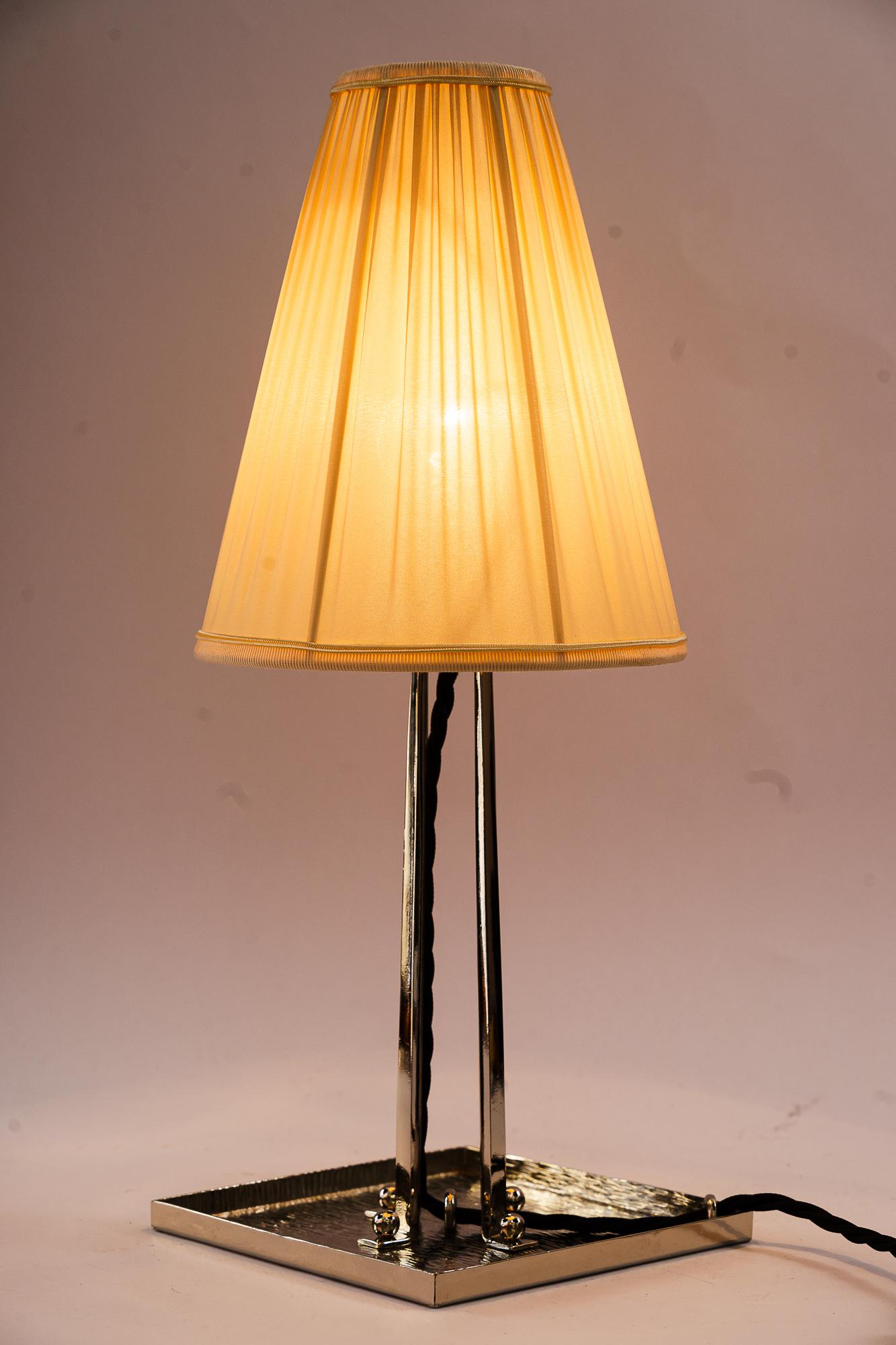 Art Deco vernickelte Tischlampe mit Stoffschirm um 1920er Jahre im Angebot 6