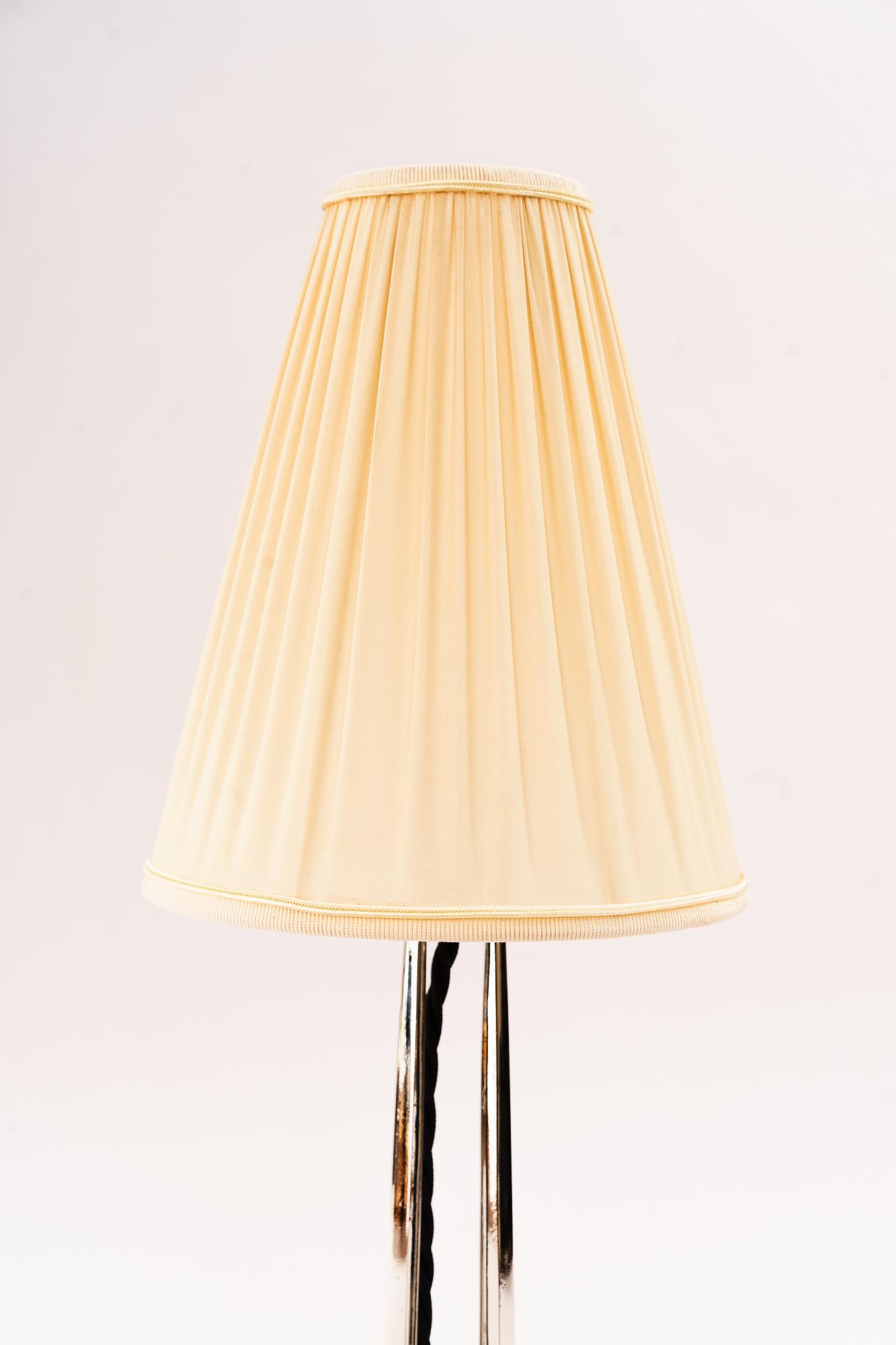 Art Deco vernickelte Tischlampe mit Stoffschirm um 1920er Jahre im Angebot 2