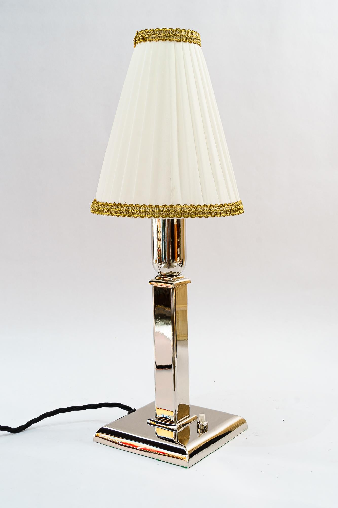 Art déco Lampe de table Art Déco avec abat-jour en tissu vienna vers 1920 en vente