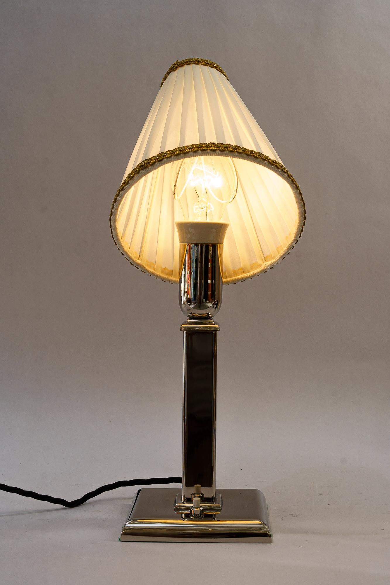 Tissu Lampe de table Art Déco avec abat-jour en tissu vienna vers 1920 en vente
