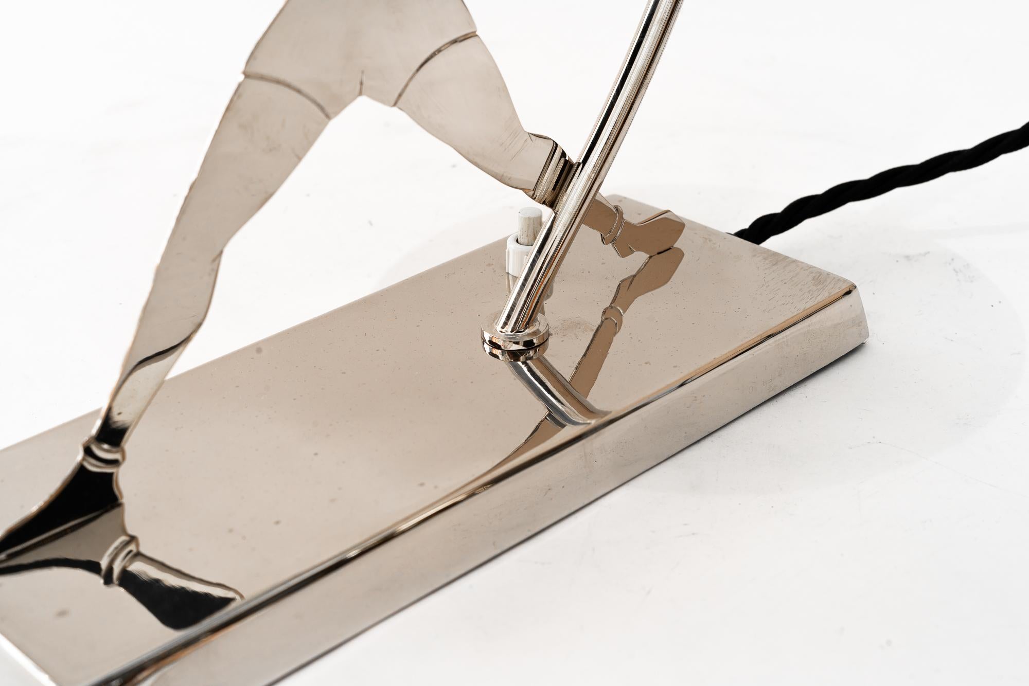 Art Deco vernickelte Tischlampe mit original Opalglas Wien um 1920er Jahre im Angebot 8