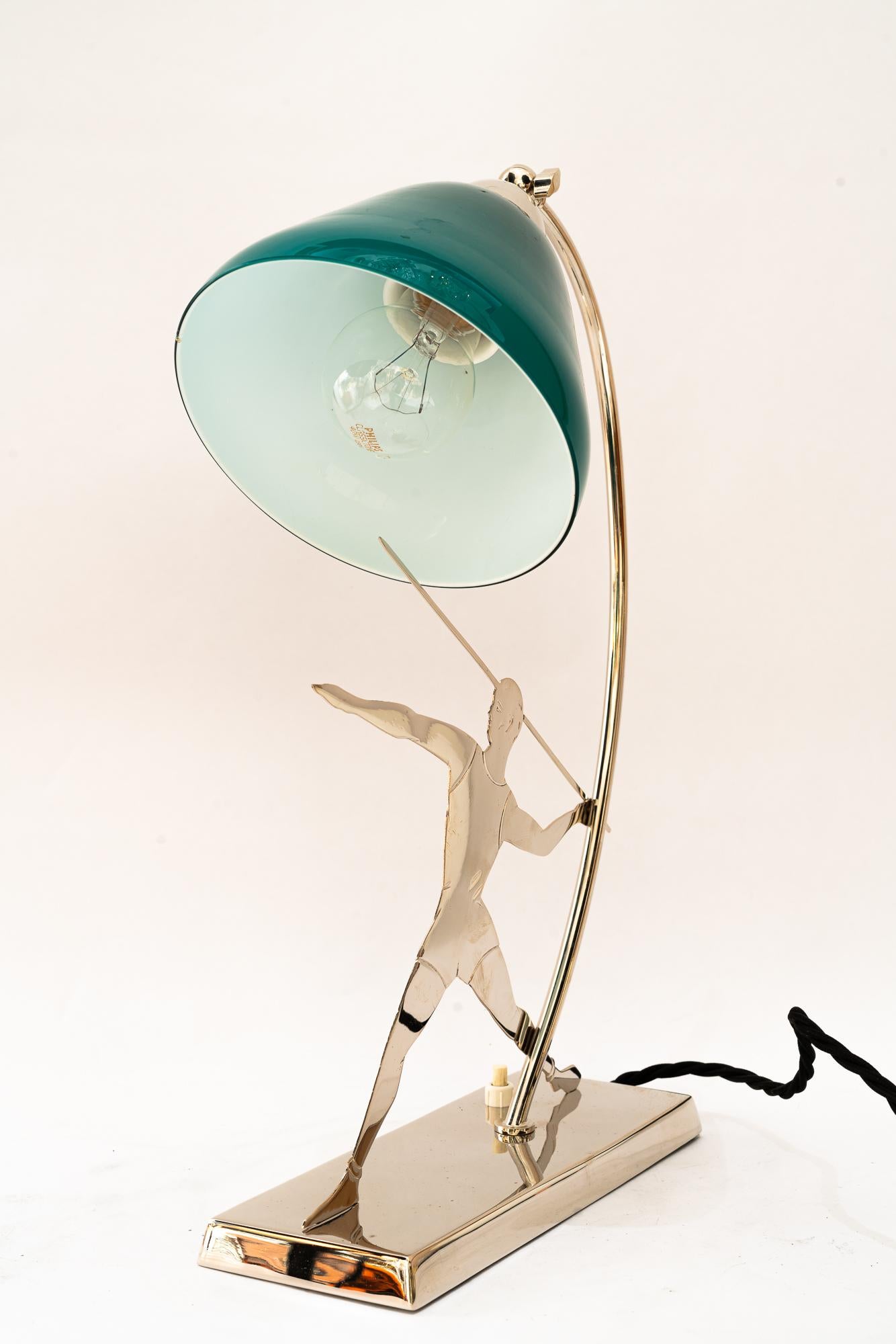 Art Deco vernickelte Tischlampe mit original Opalglas Wien um 1920er Jahre (Österreichisch) im Angebot