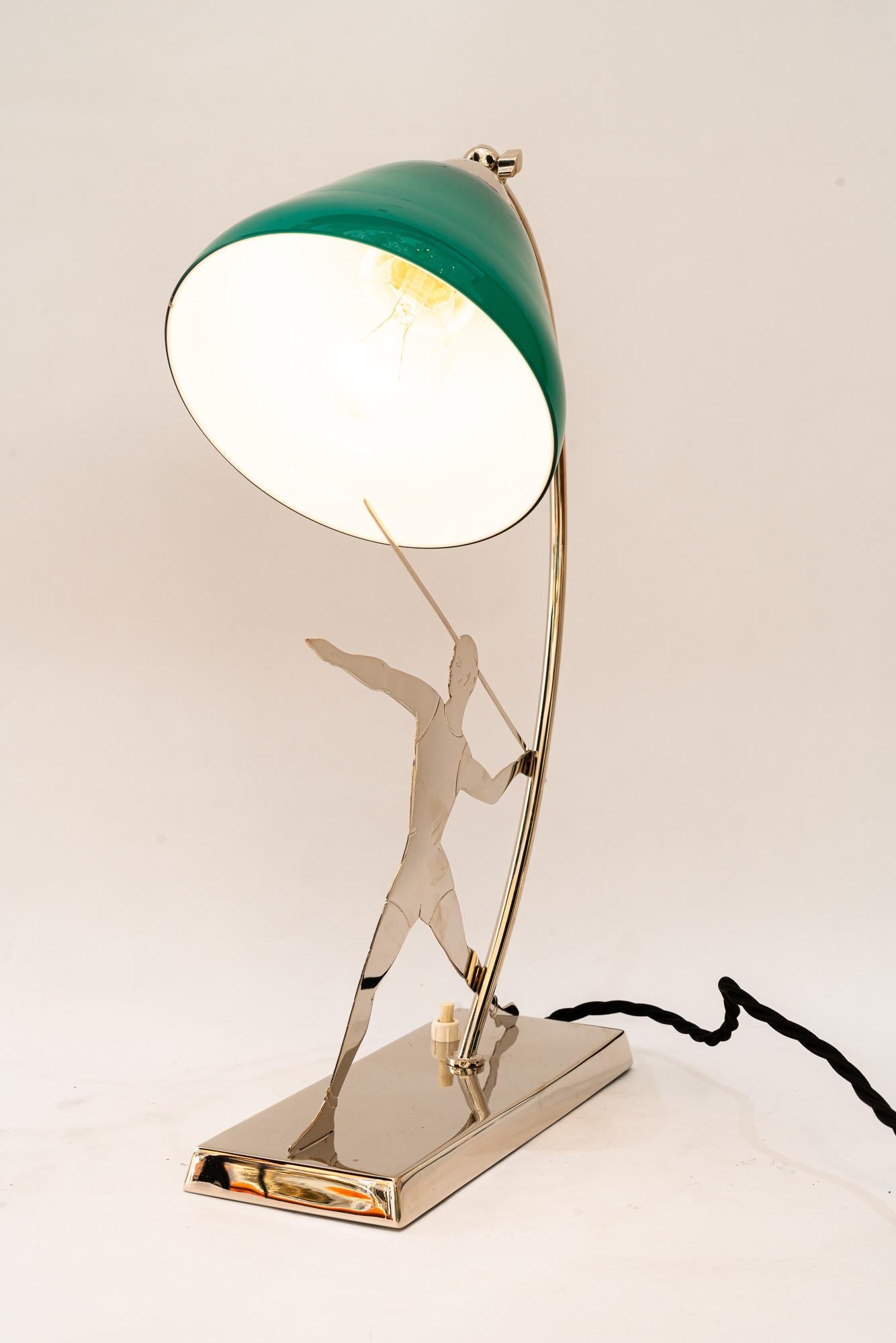 Art Deco vernickelte Tischlampe mit original Opalglas Wien um 1920er Jahre (Frühes 20. Jahrhundert) im Angebot