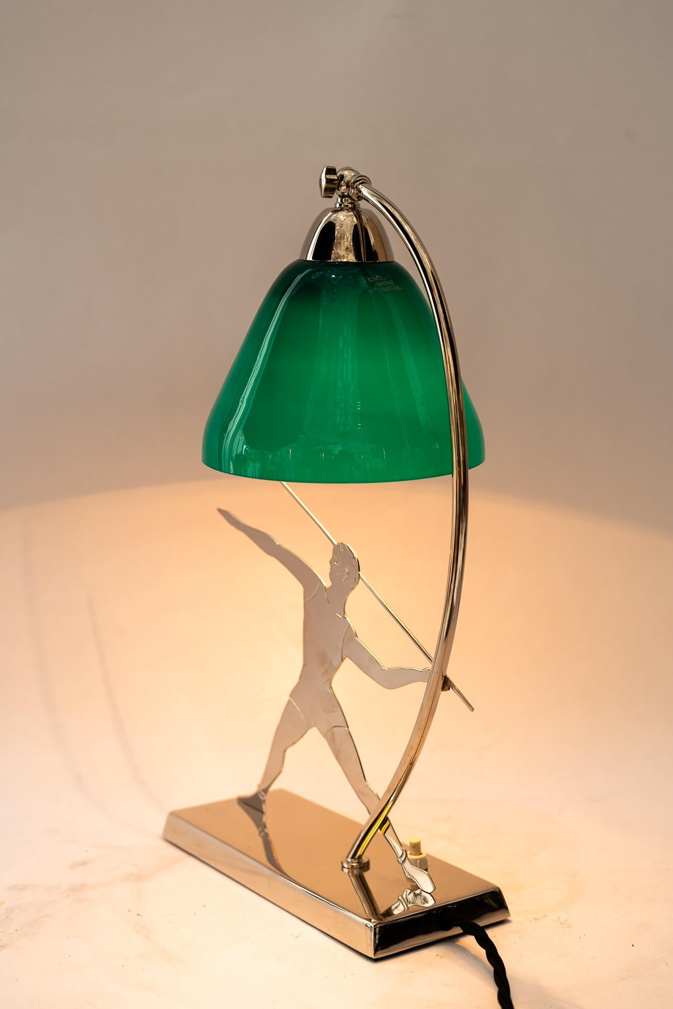 Art Deco vernickelte Tischlampe mit original Opalglas Wien um 1920er Jahre (Glas) im Angebot