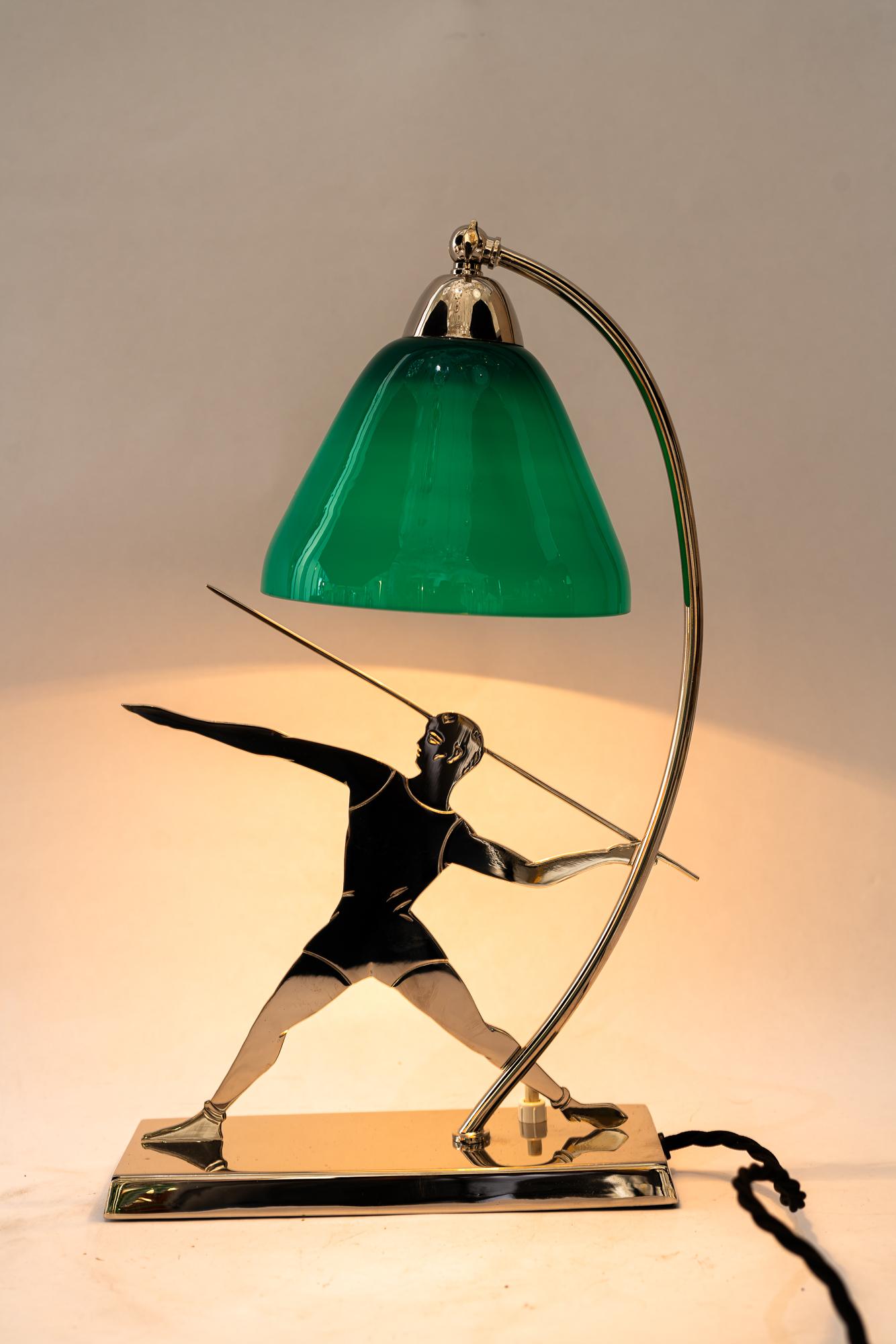 Art Deco vernickelte Tischlampe mit original Opalglas Wien um 1920er Jahre im Angebot 1