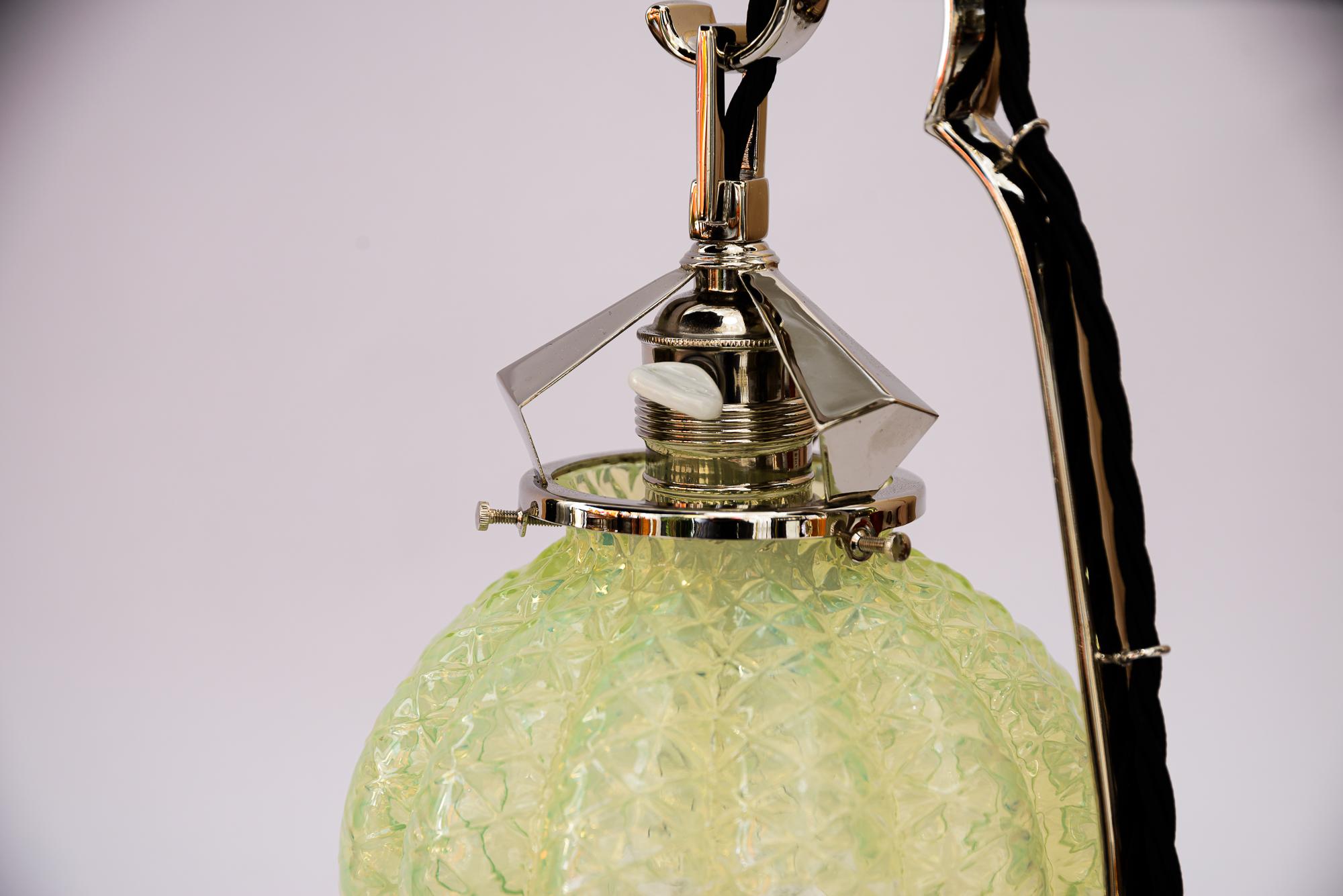 Art Deco Nickeltischlampe mit original Opalglasschirm Wien um 1920 im Angebot 3