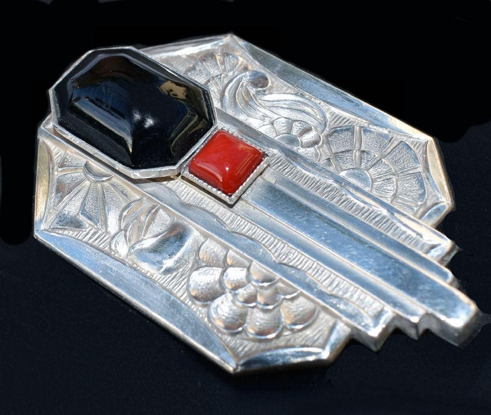 Art Deco Nickle Plated & Coloured Glass Stone Ladies Brooch In Good Condition For Sale In Westward ho, GB