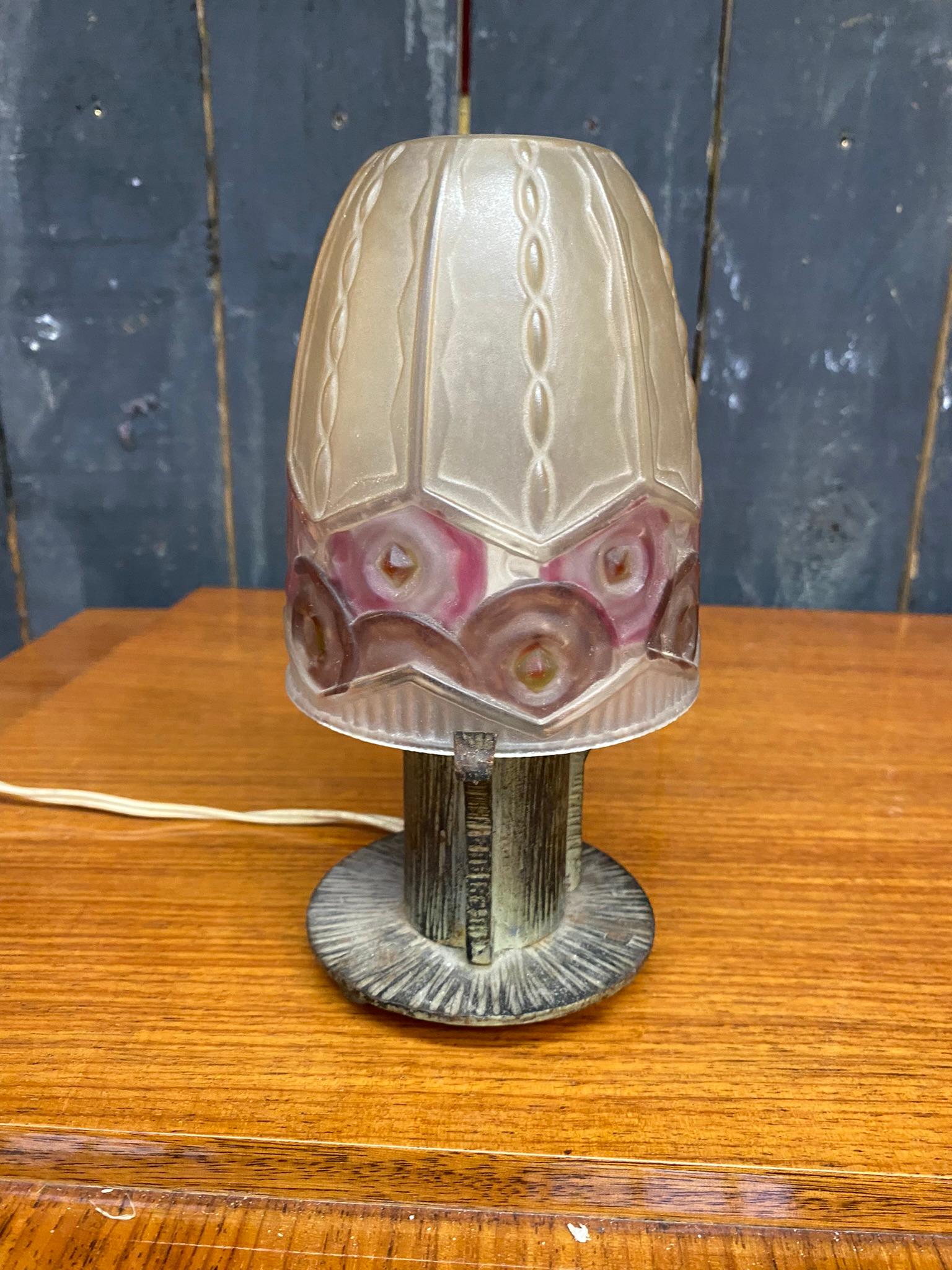 lampe veilleuse art déco dans le style d'Argy ROUSSEAU circa 1930 en vente 1