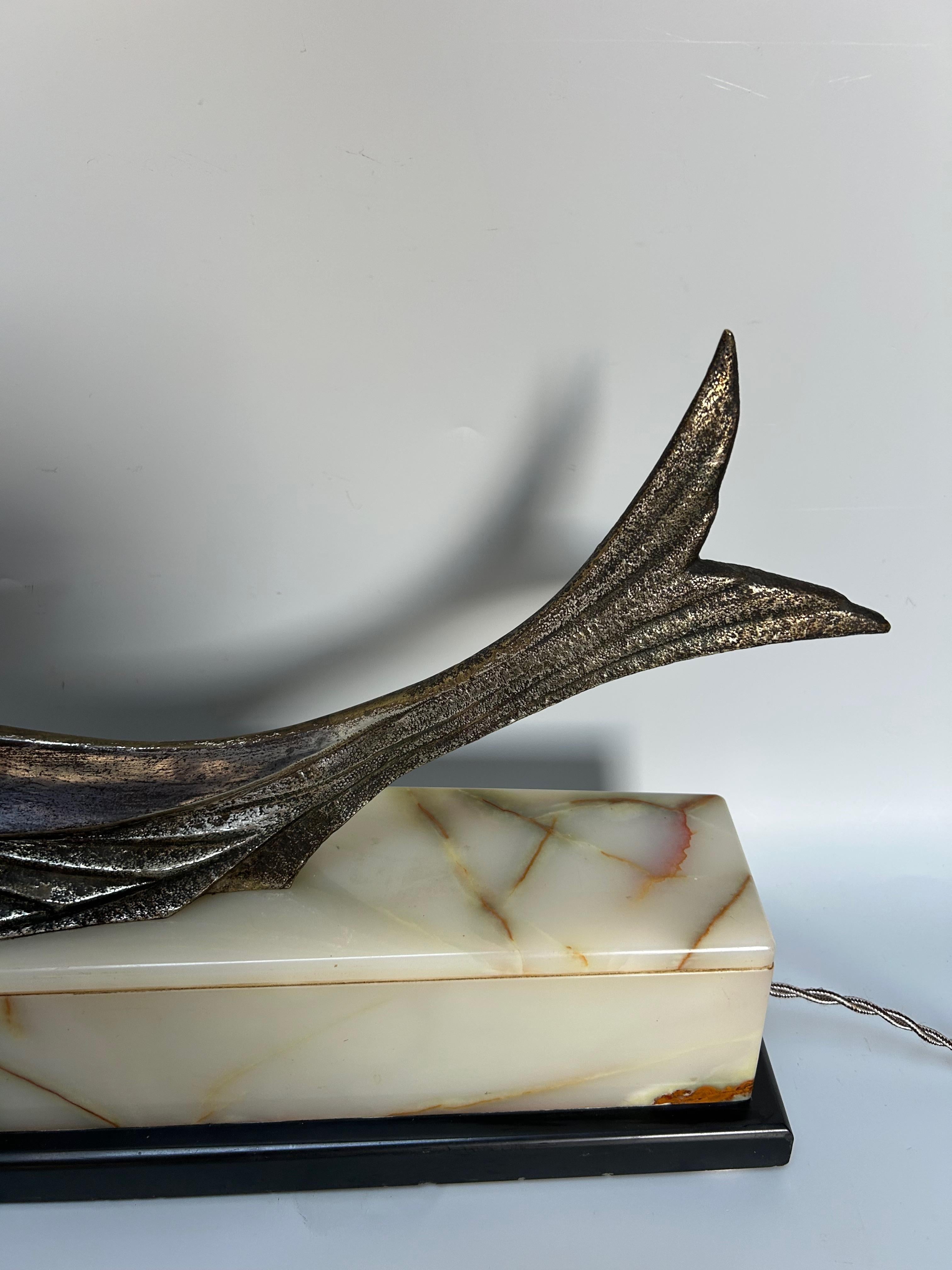 Onice Scultura Art Deco per luce notturna in vendita