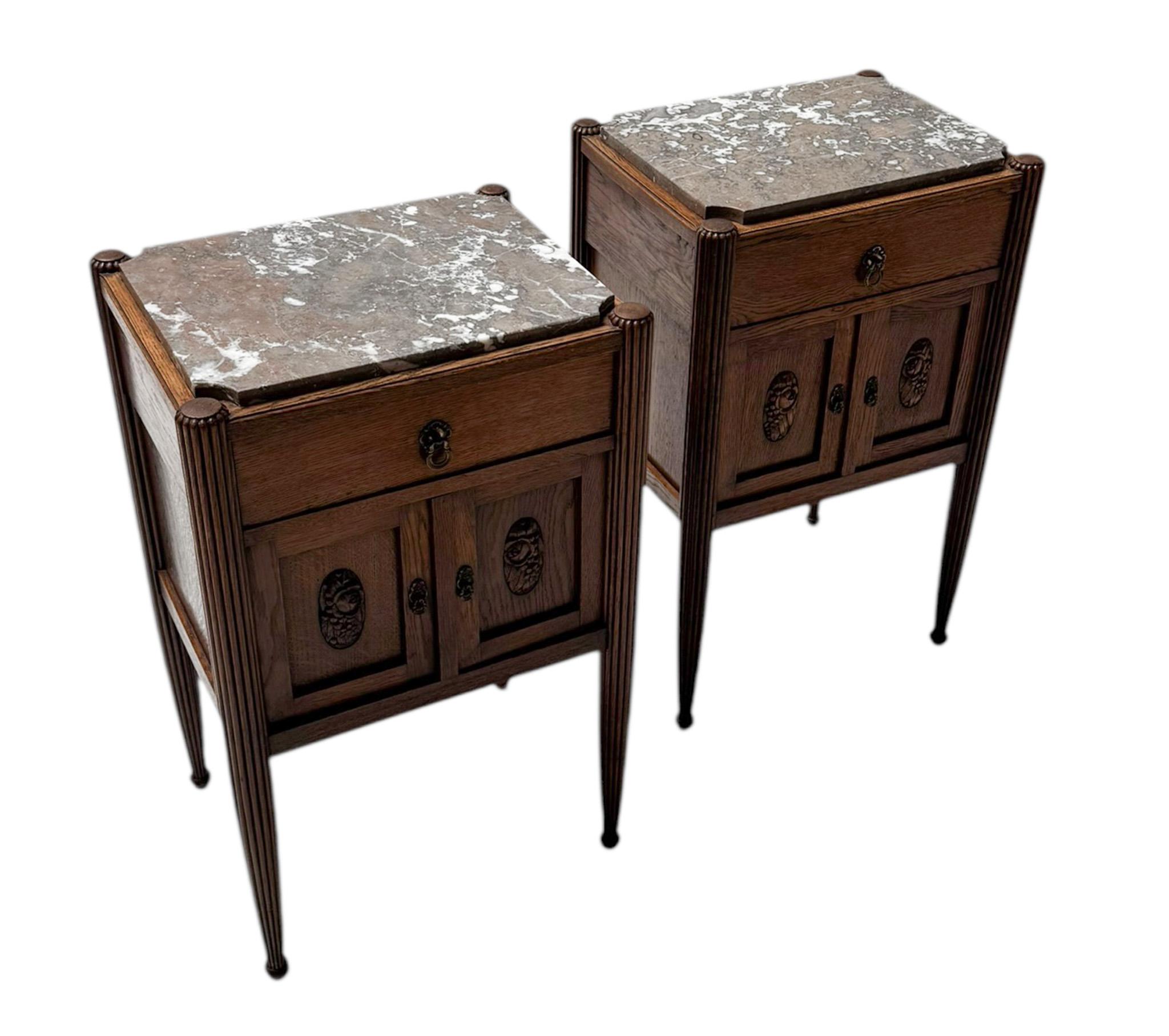 Ottone Comodini o comodini Art Déco con piani in marmo, anni '30 in vendita