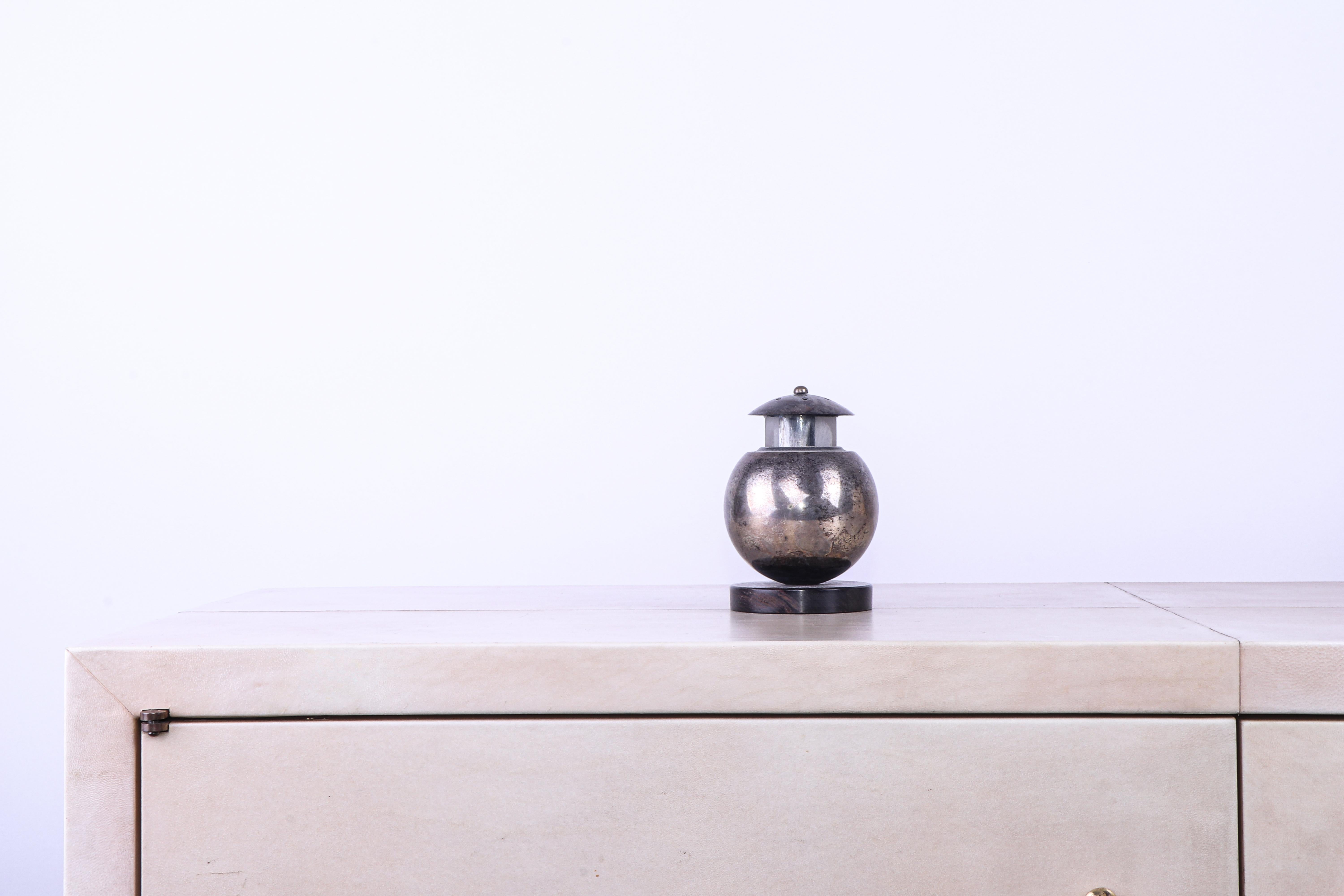 Nightlight or 'Brule Parfum' by the Art Deco designer and manufacturer Maison Desny for the Maison WORTH, whose signature is under the base. This nightlight is a very unique piece that not only showcases the craftsmanship demonstrated by La Maison