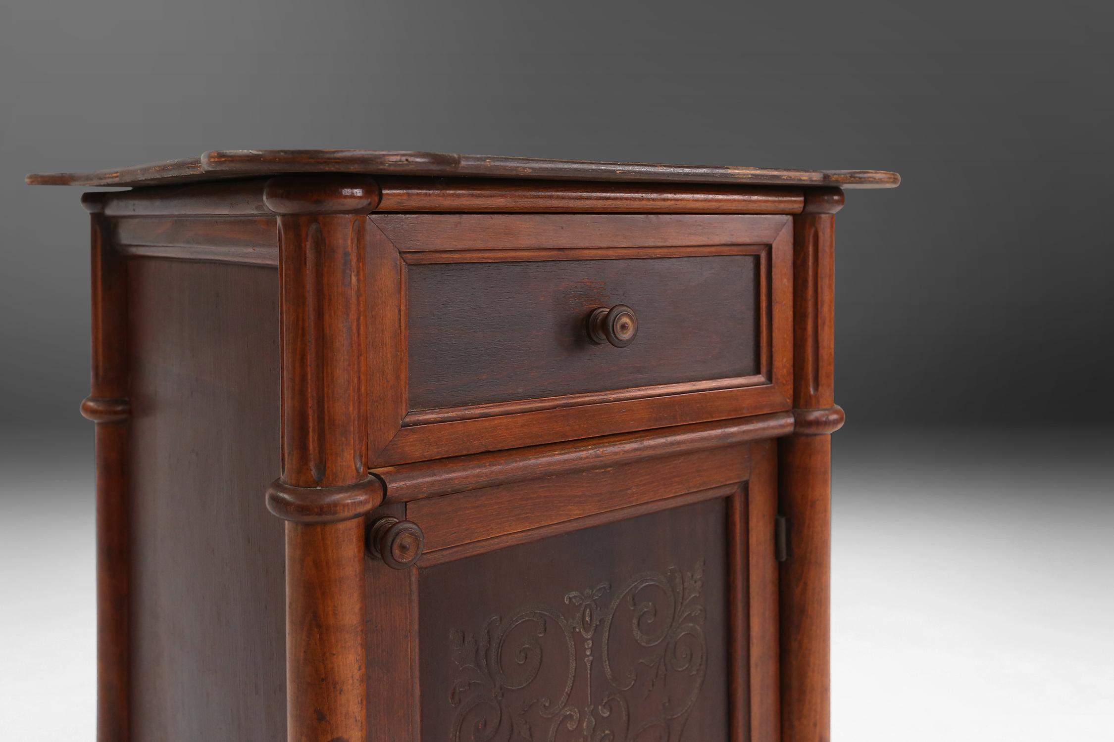 Art Deco Nightstand, Ca.1930 For Sale 1