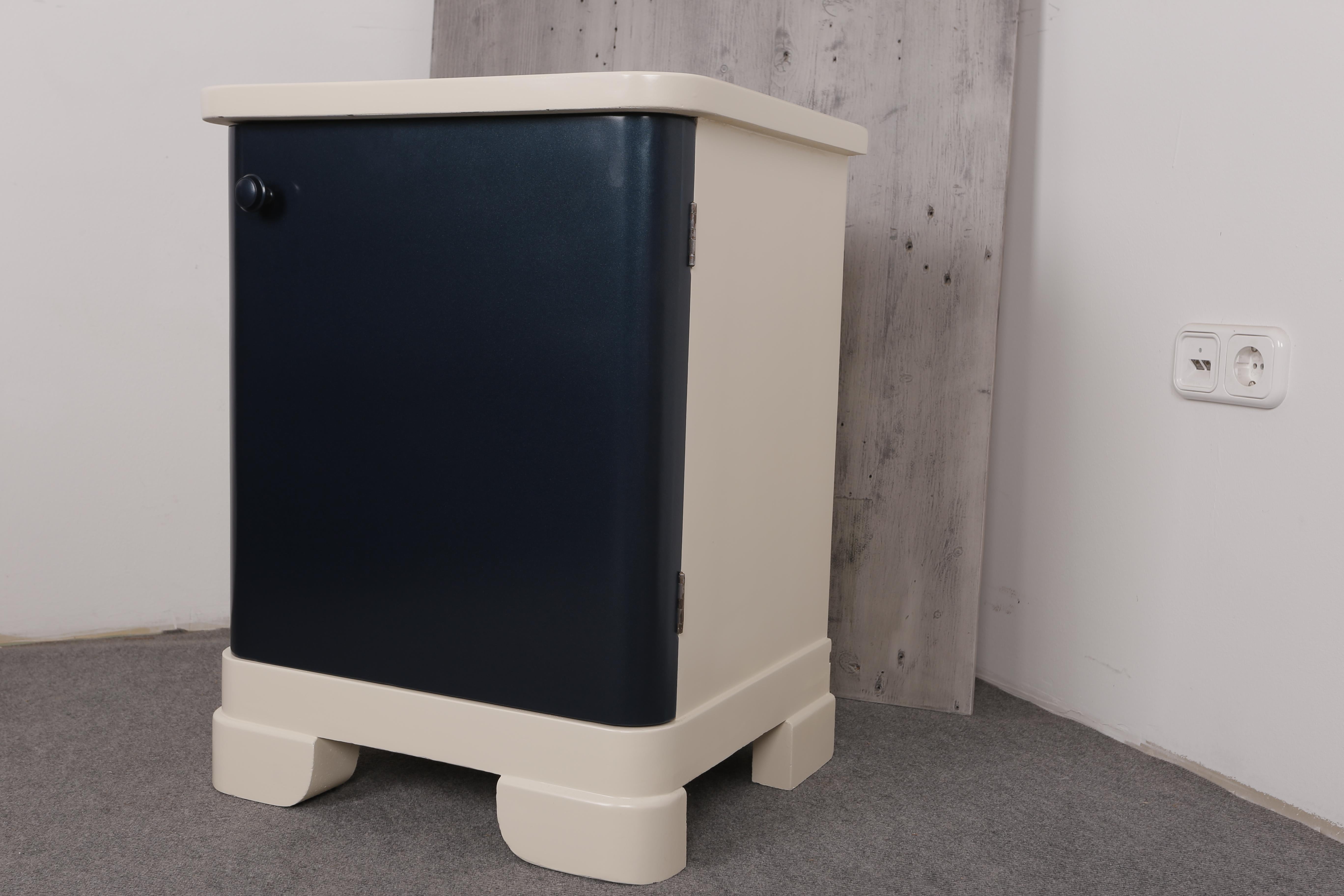 Art Deco Nightstand In Good Condition In Lábatlan, HU