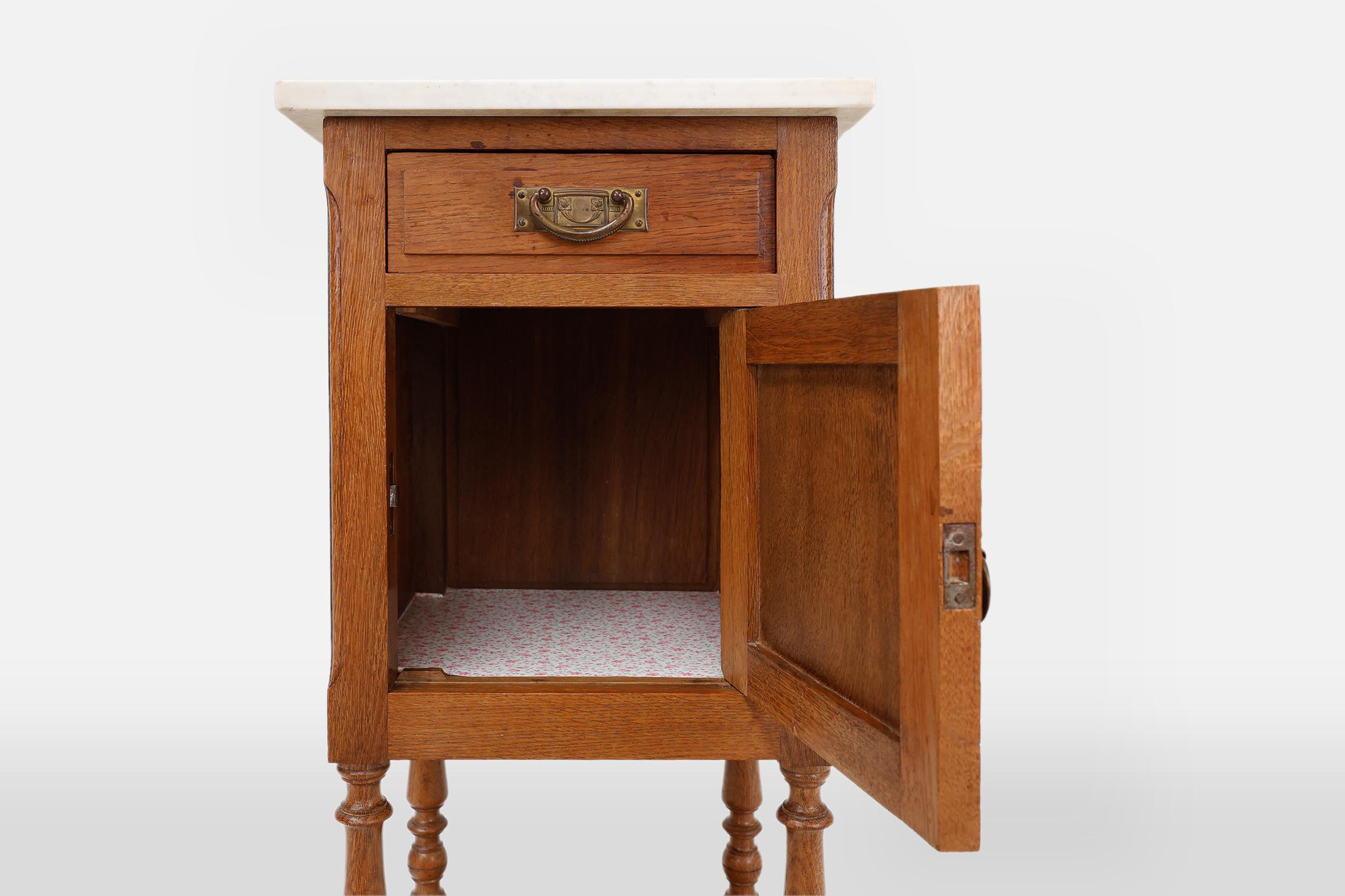Art Deco nightstand in oak with Carrara marble top, France 1930s In Good Condition For Sale In Meulebeke, BE