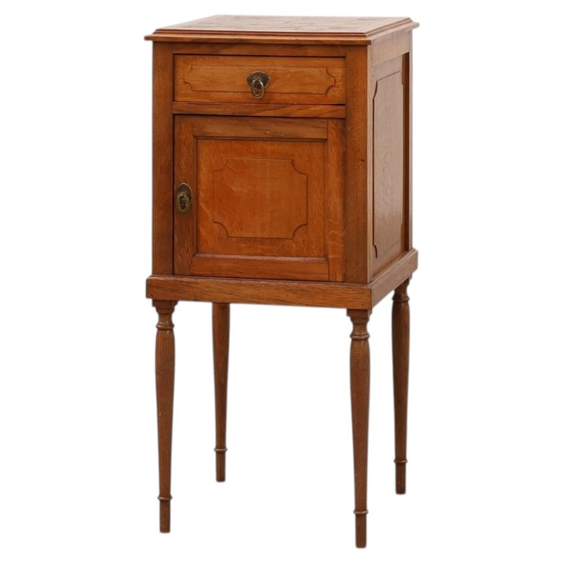 Table de chevet Art déco en chêne avec pieds tournés, France, 1920