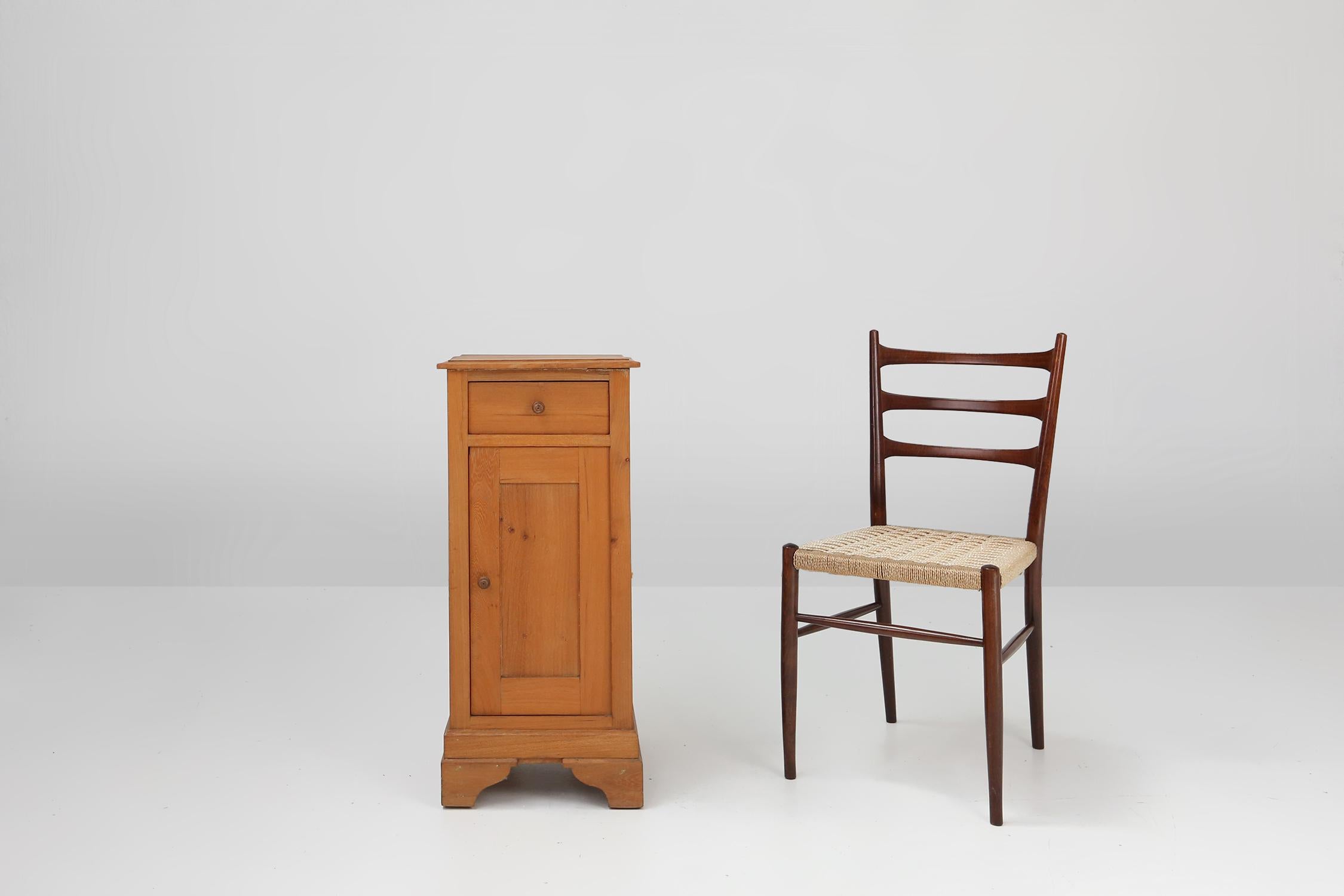 France / 1930 / nightstand / pine wood / Art Deco / mid-century

A beautiful French 1930s bedsite table or nightstand made in full pine wood. Below the wooden top with subtle carved edges you will find a drawer with wooden button. Behind the paneled