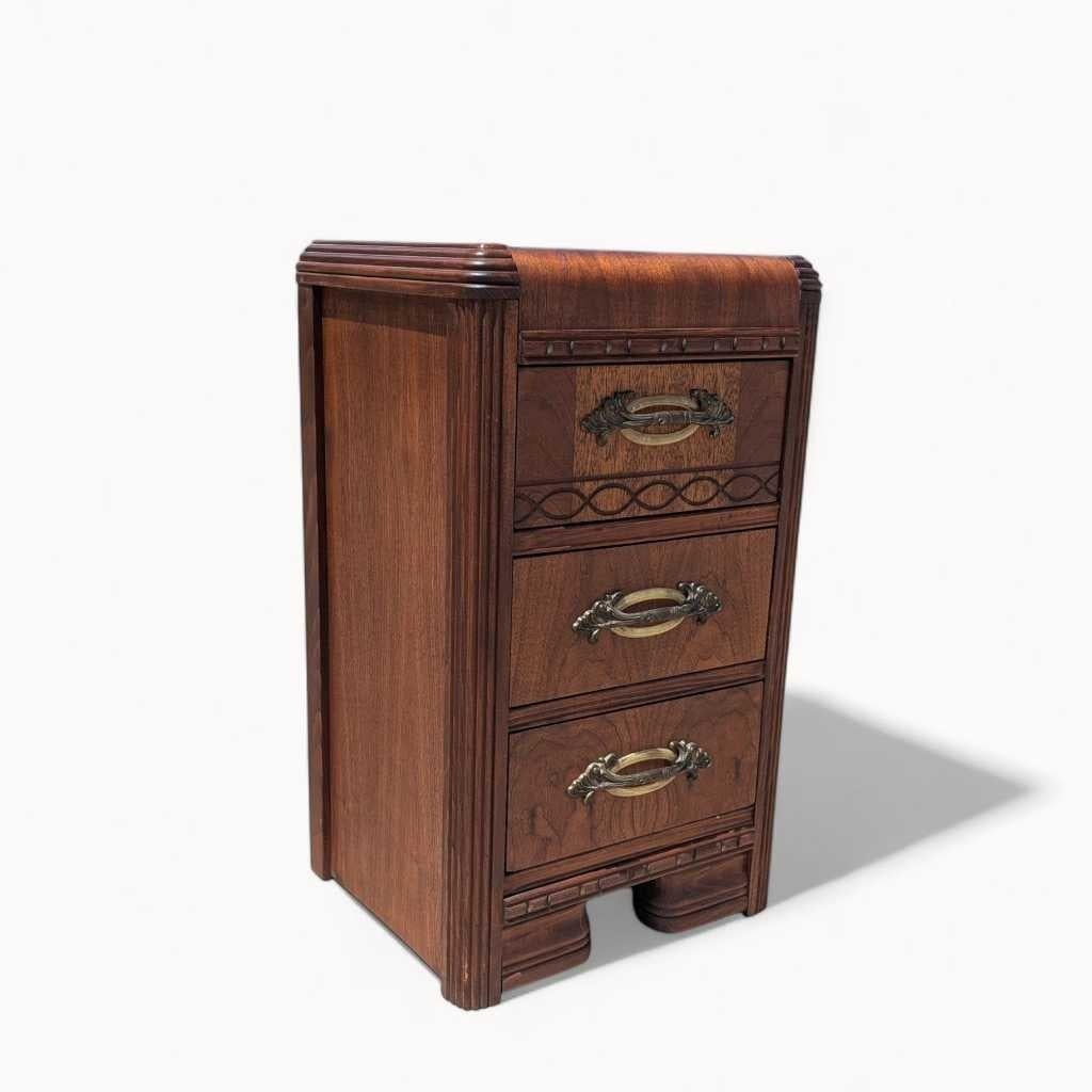Table de nuit Art déco, bord en cascade, Wood Wood, USA, c. 1930s en vente 3