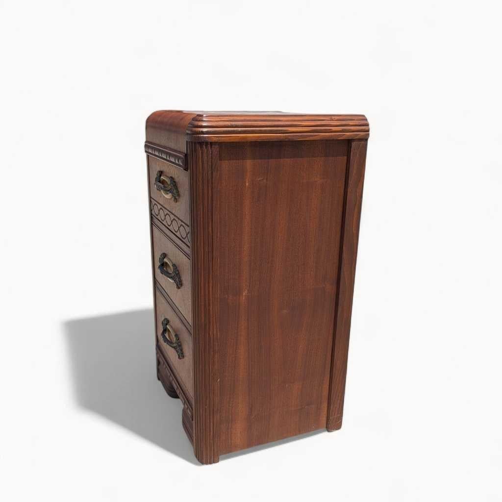 Table de nuit Art déco, bord en cascade, Wood Wood, USA, c. 1930s en vente 4