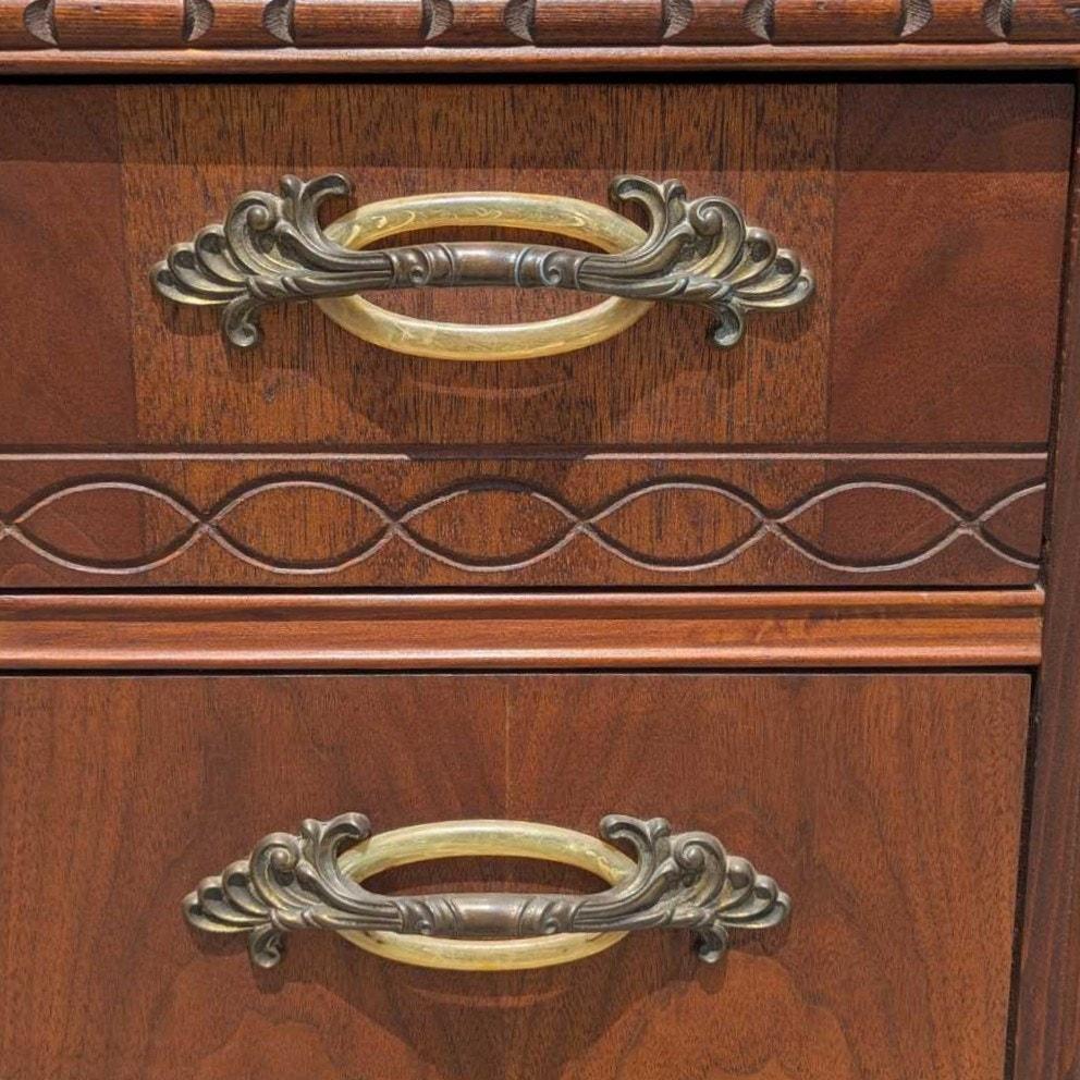 Table de nuit Art déco, bord en cascade, Wood Wood, USA, c. 1930s en vente 5