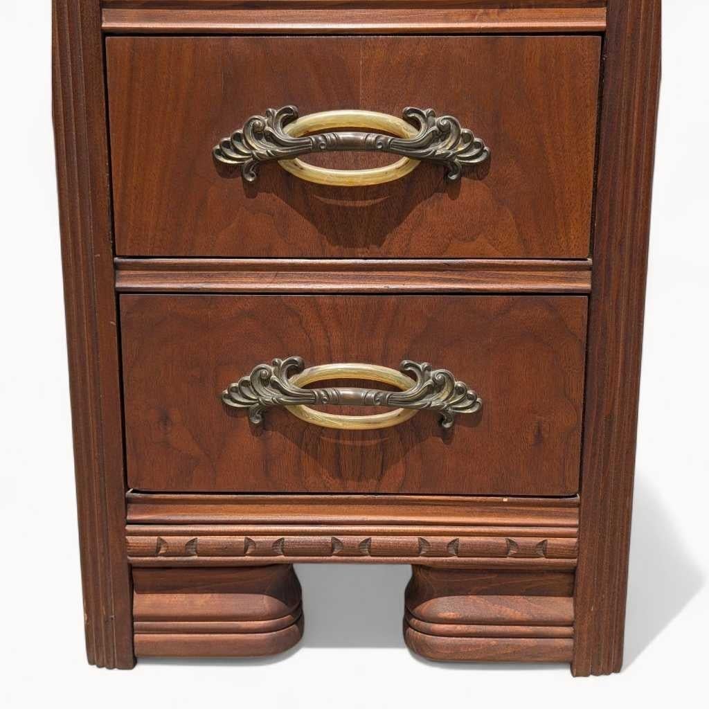 Table de nuit Art déco, bord en cascade, Wood Wood, USA, c. 1930s en vente 6