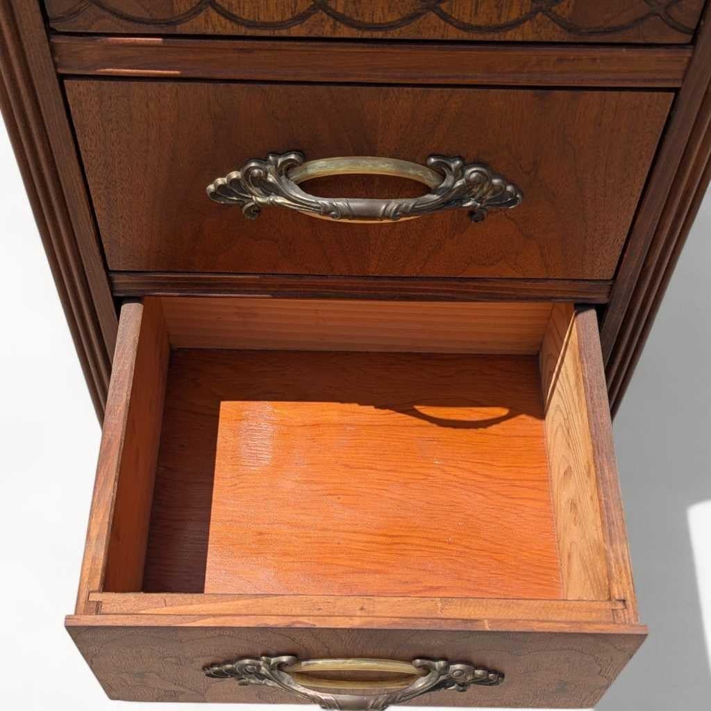 Table de nuit Art déco, bord en cascade, Wood Wood, USA, c. 1930s Bon état - En vente à Rancho Cucamonga, CA