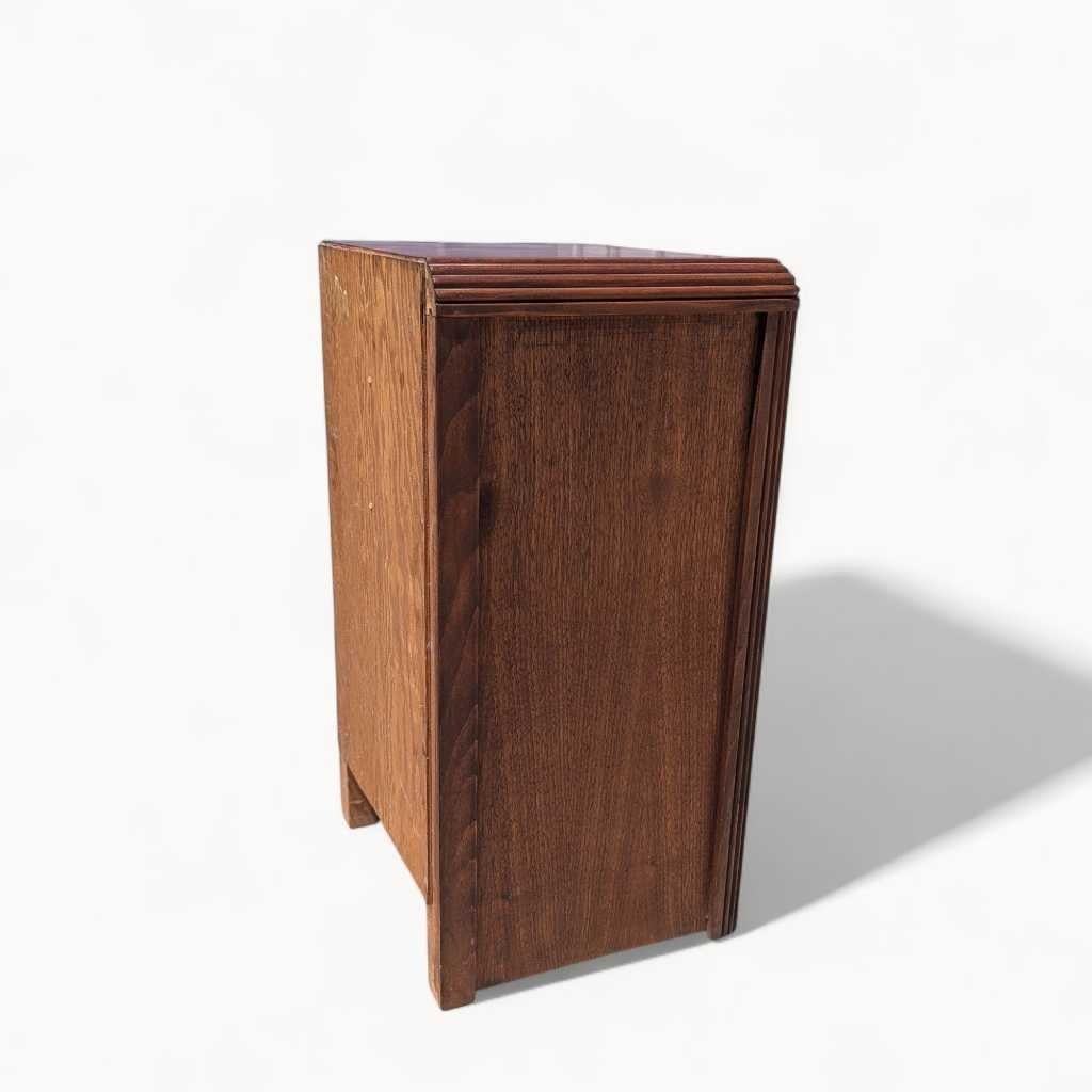 Bois Table de nuit Art déco, bord en cascade, Wood Wood, USA, c. 1930s en vente