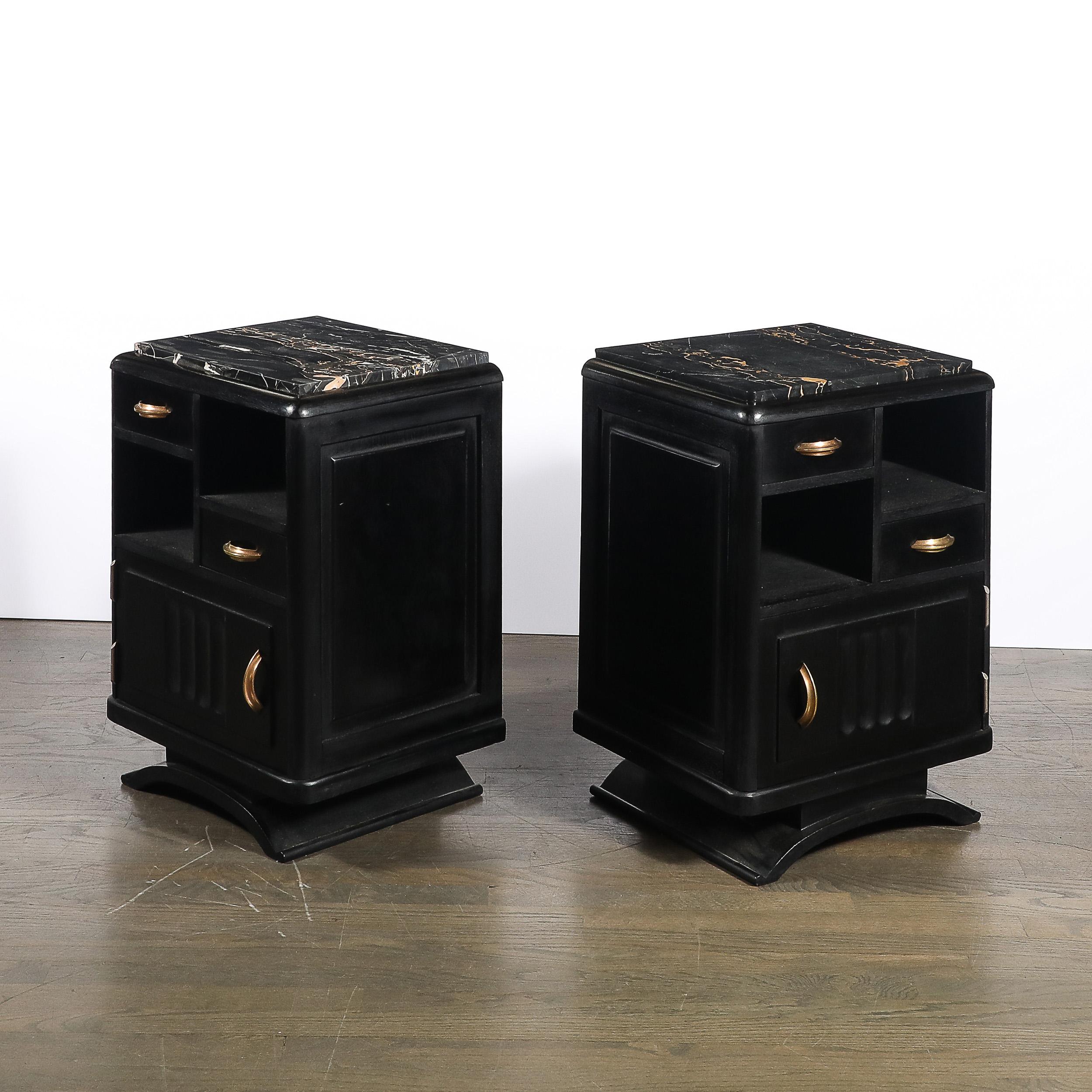 Tables de nuit Art Déco en noyer ébonisé avec plateaux en marbre de Porto Poignées en bronze en vente 3