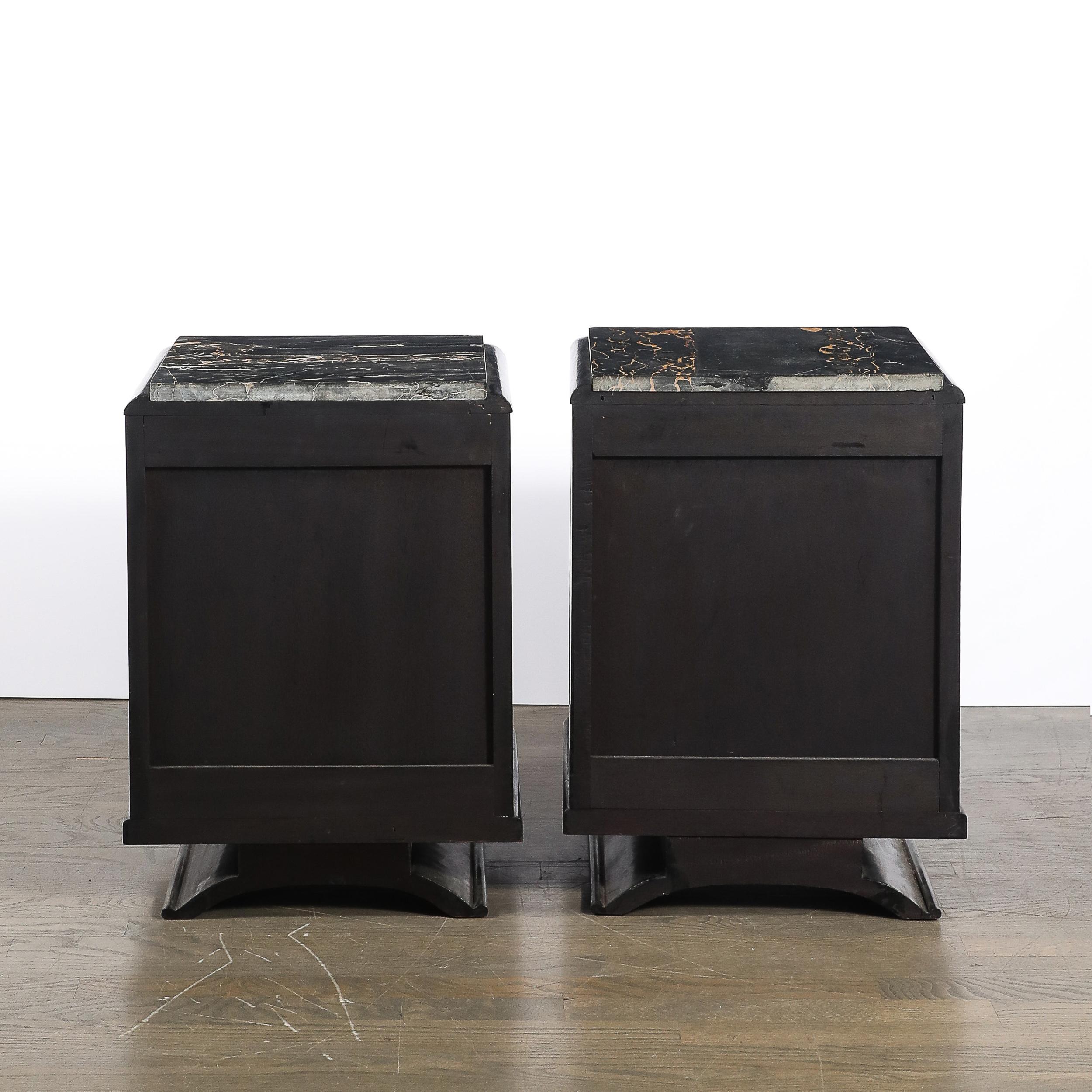 Tables de nuit Art Déco en noyer ébonisé avec plateaux en marbre de Porto Poignées en bronze en vente 6