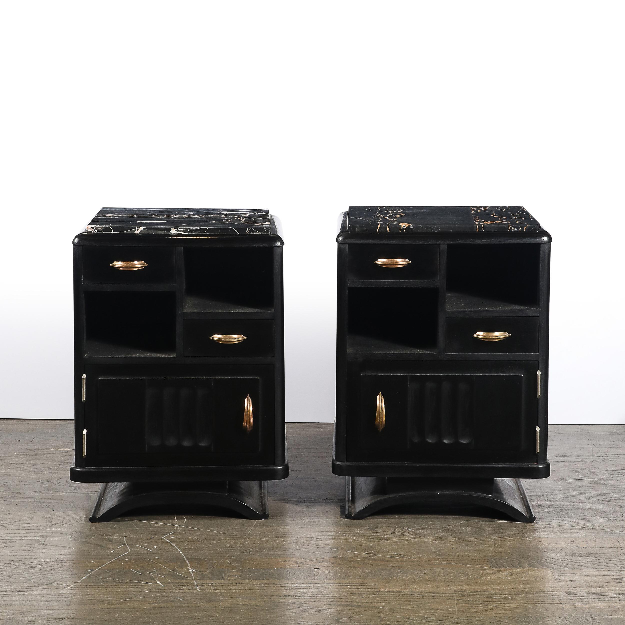 Art déco Tables de nuit Art Déco en noyer ébonisé avec plateaux en marbre de Porto Poignées en bronze en vente