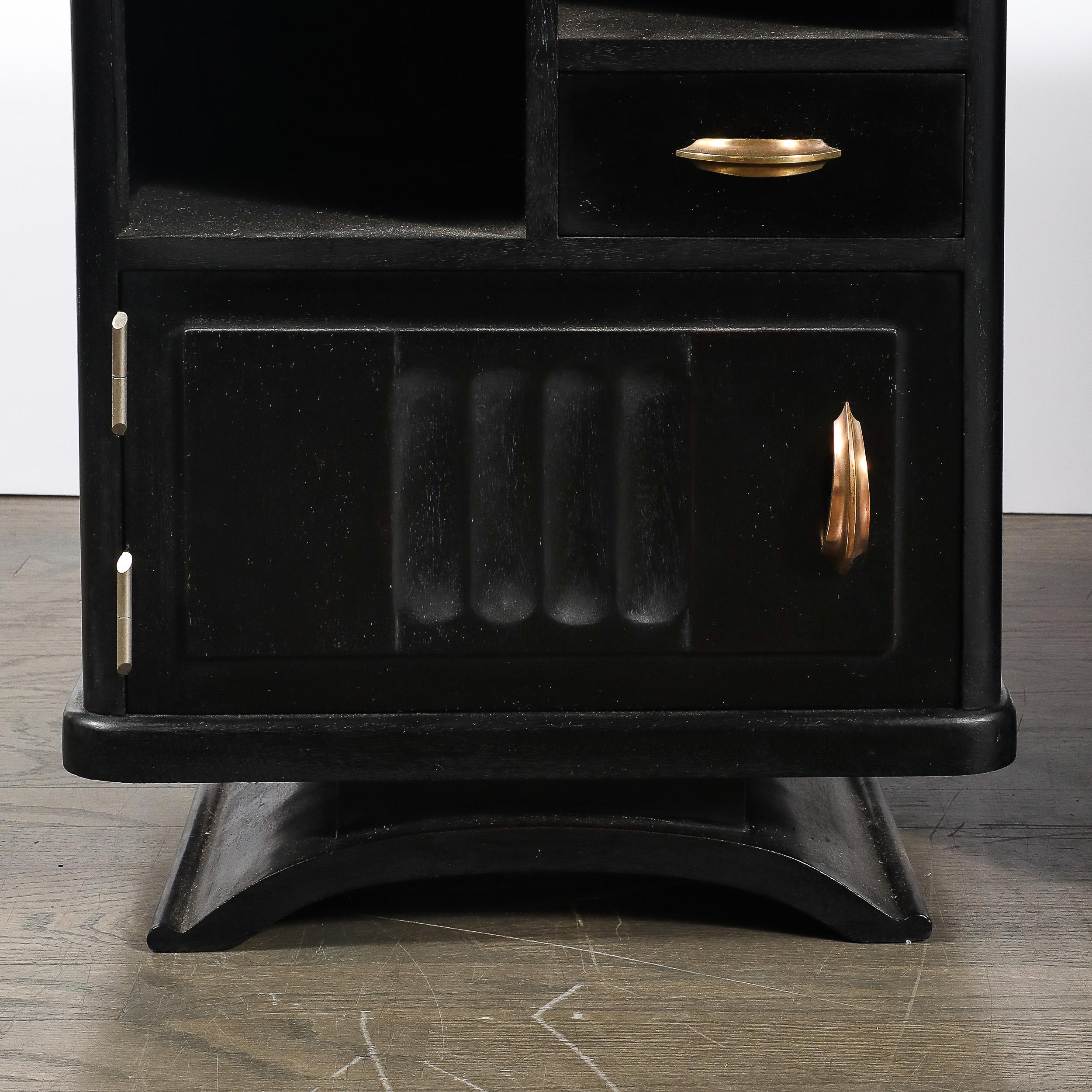 Milieu du XXe siècle Tables de nuit Art Déco en noyer ébonisé avec plateaux en marbre de Porto Poignées en bronze en vente