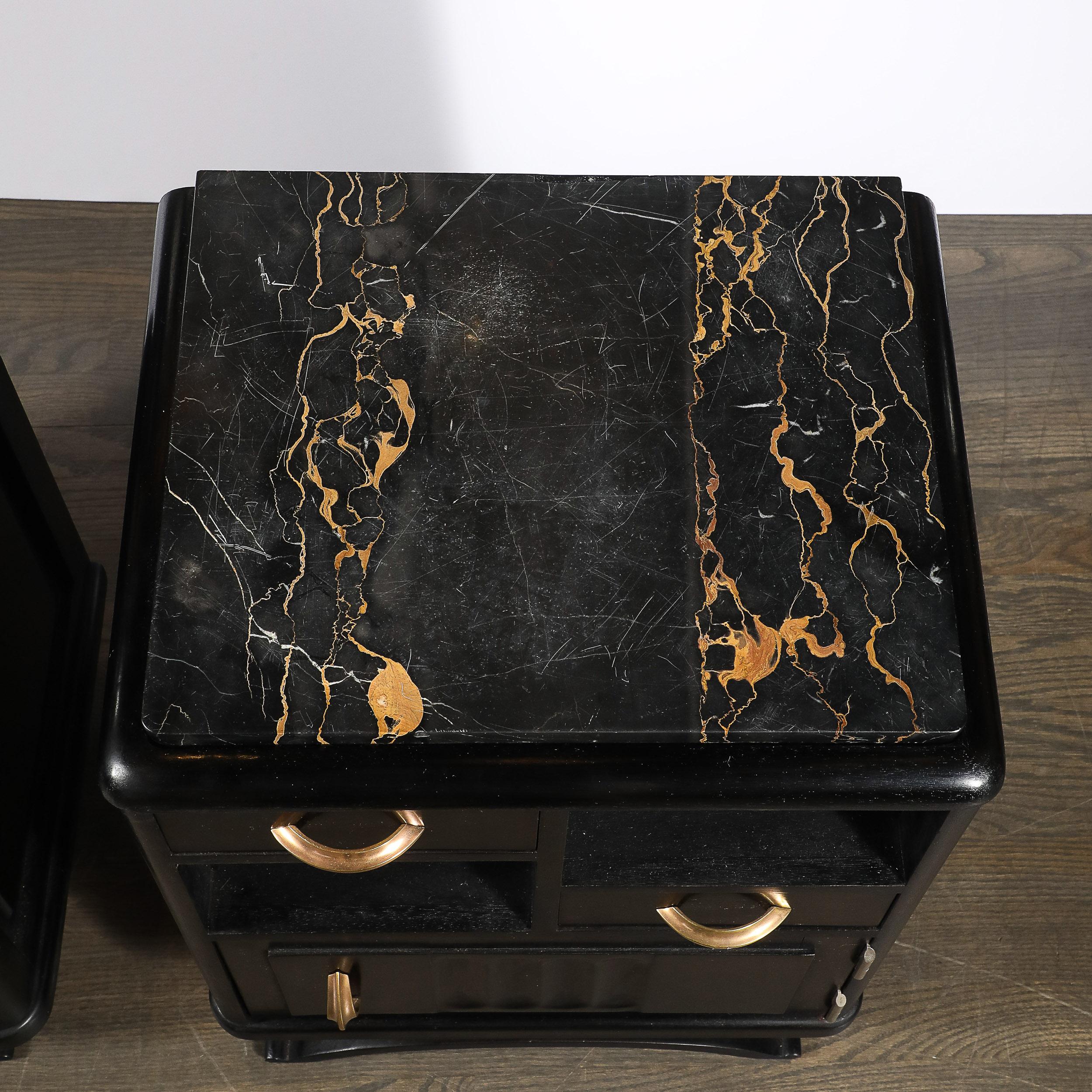 Tables de nuit Art Déco en noyer ébonisé avec plateaux en marbre de Porto Poignées en bronze en vente 2