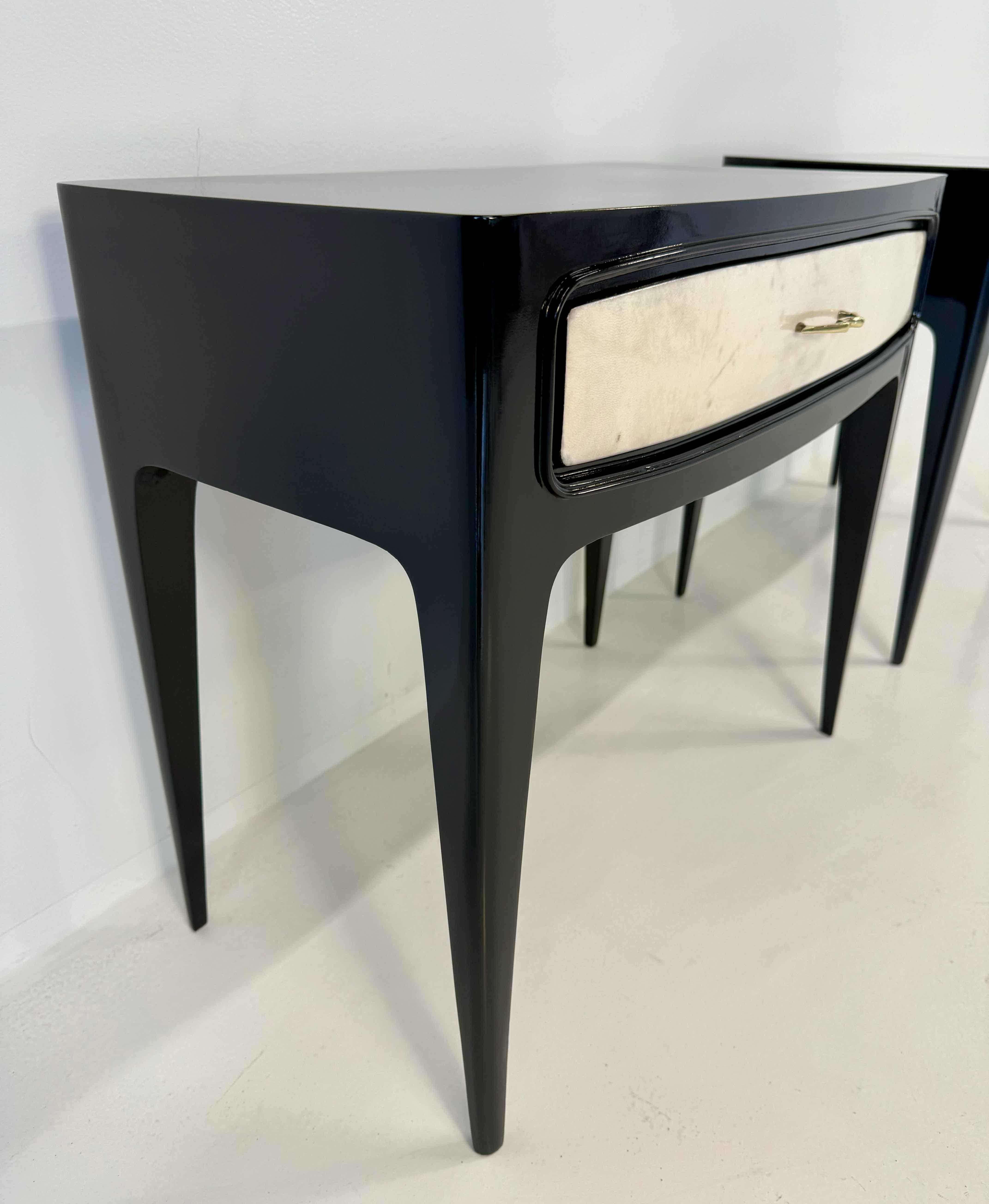 Tables de nuit Art Déco en parchemin et laque noire, années 40, Attr. Paolo Buffa Bon état - En vente à Meda, MB