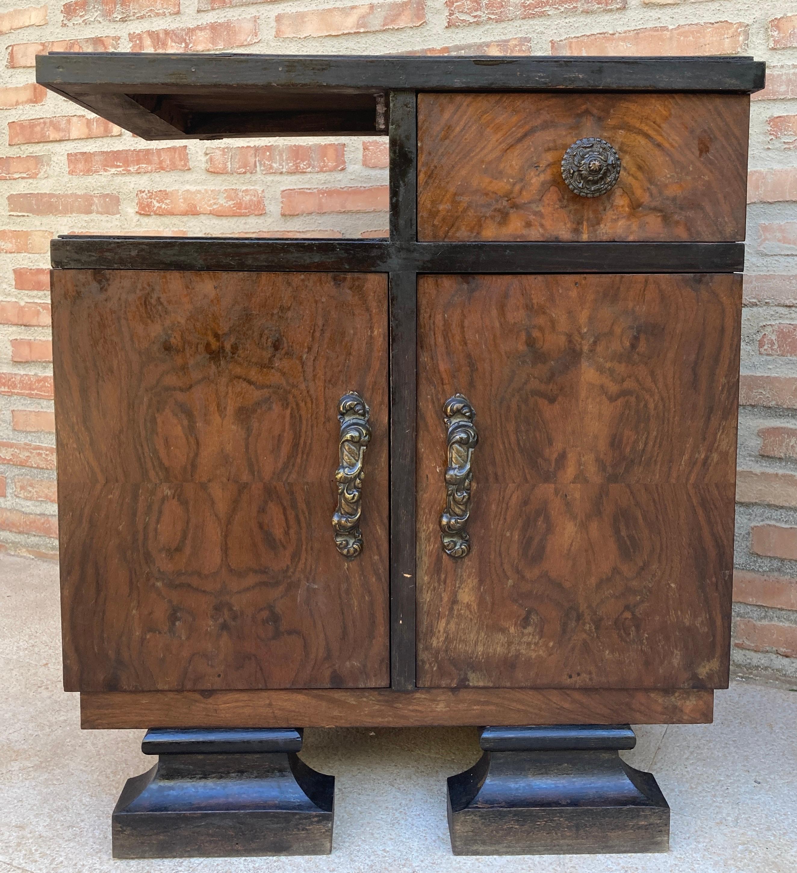 20th Century Art Deco Nightstands With Ebonized Base For Sale