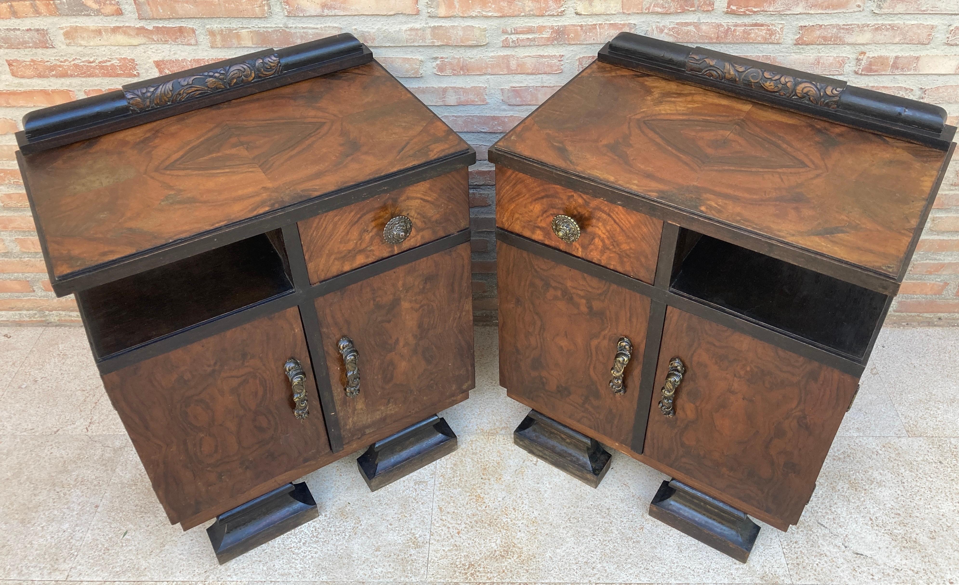 Art Deco Nightstands With Ebonized Base For Sale 1