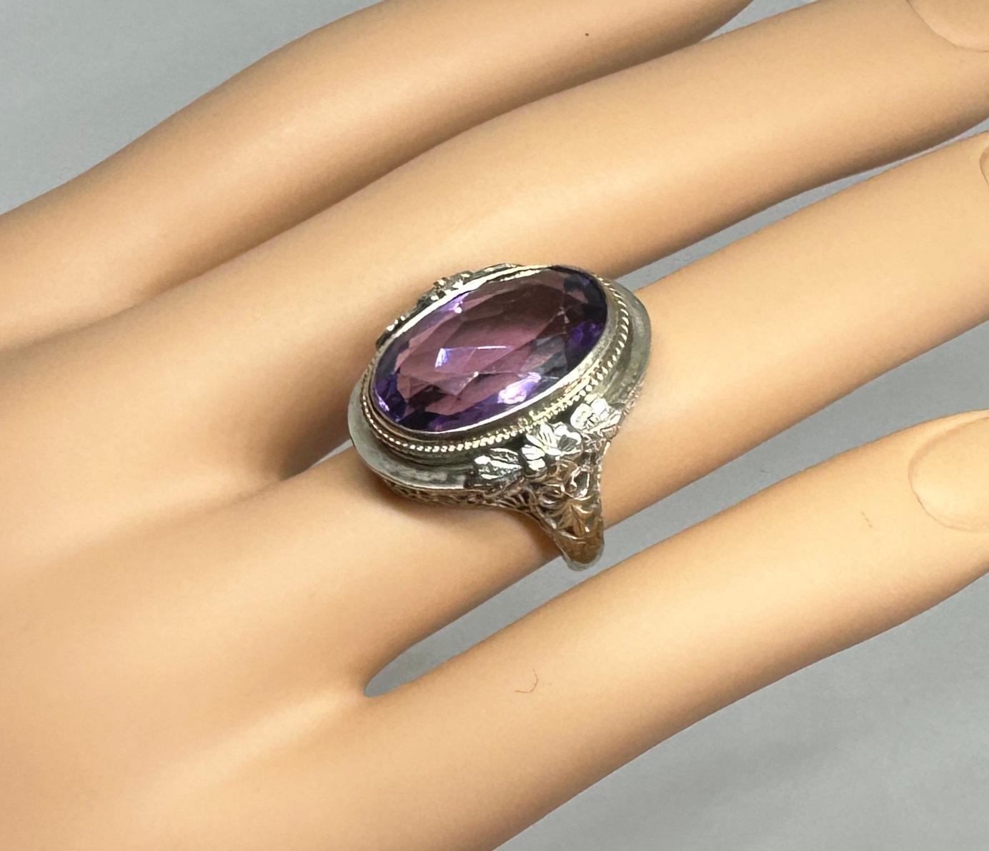 Art Deco Nine Carat Amethyst Ring 14 Karat White Gold Antique Filigree In Excellent Condition For Sale In New York, NY