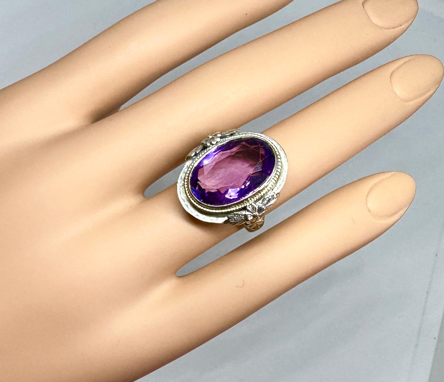 Art Deco Nine Carat Amethyst Ring 14 Karat White Gold Antique Filigree For Sale 2