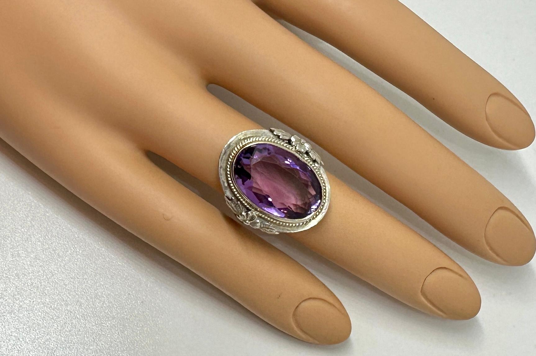 Art Deco Nine Carat Amethyst Ring 14 Karat White Gold Antique Filigree For Sale 4