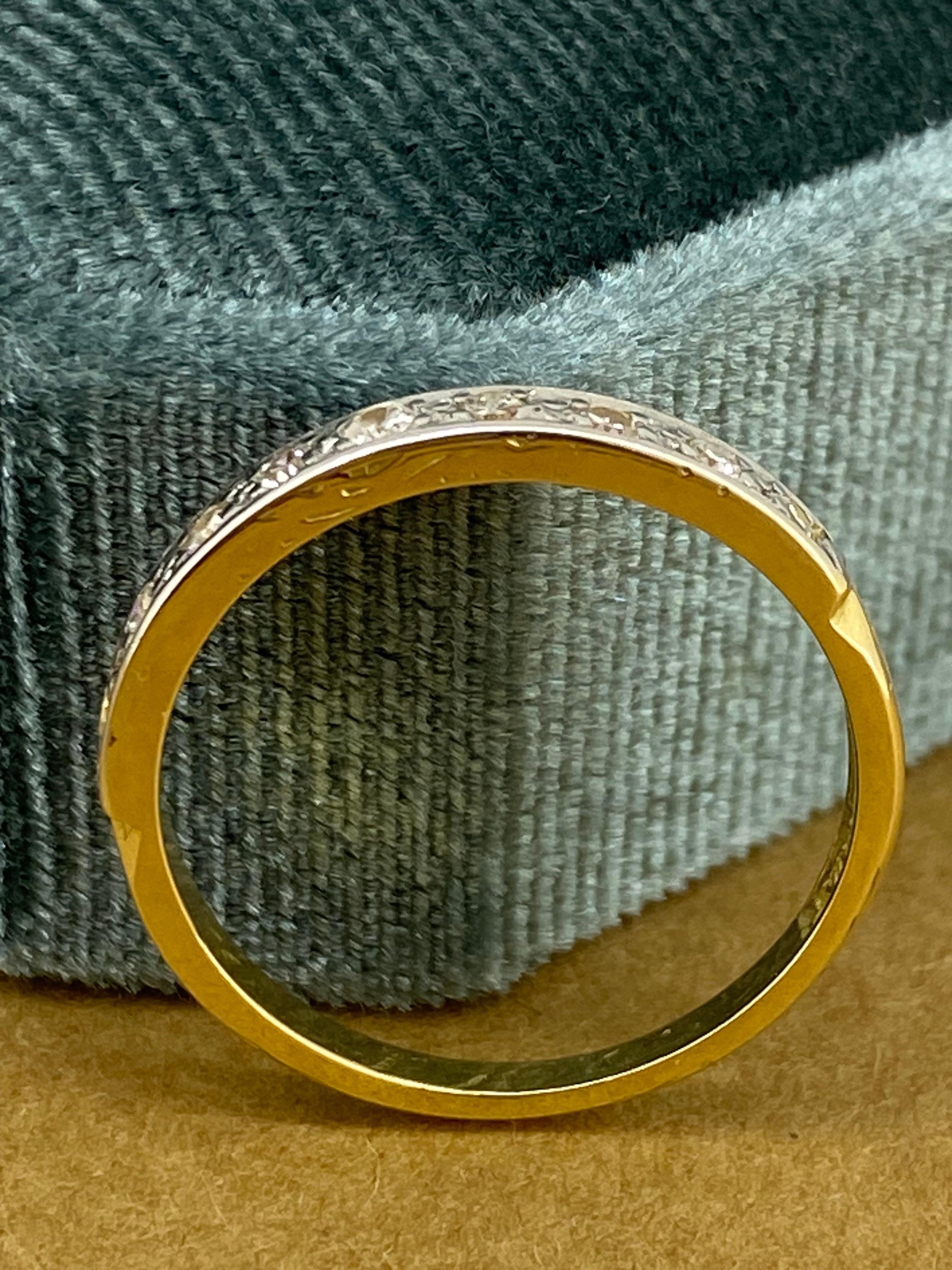 Art-Deco Nine-Stone Grain Set Rose Cut Diamond Band in 18K Yellow Gold Platinum In Excellent Condition For Sale In MELBOURNE, AU
