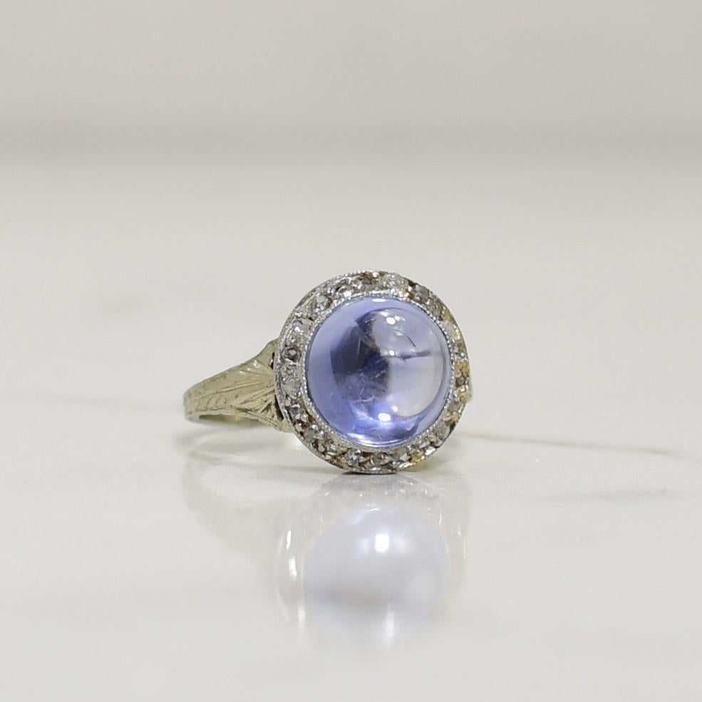 Elevate your jewelry collection with this exquisite 18K white gold ring, showcasing a stunning no-heat sapphire at its heart, bathed in a brilliant diamond halo. The impeccable craftsmanship is evident in the intricate line work that graces the