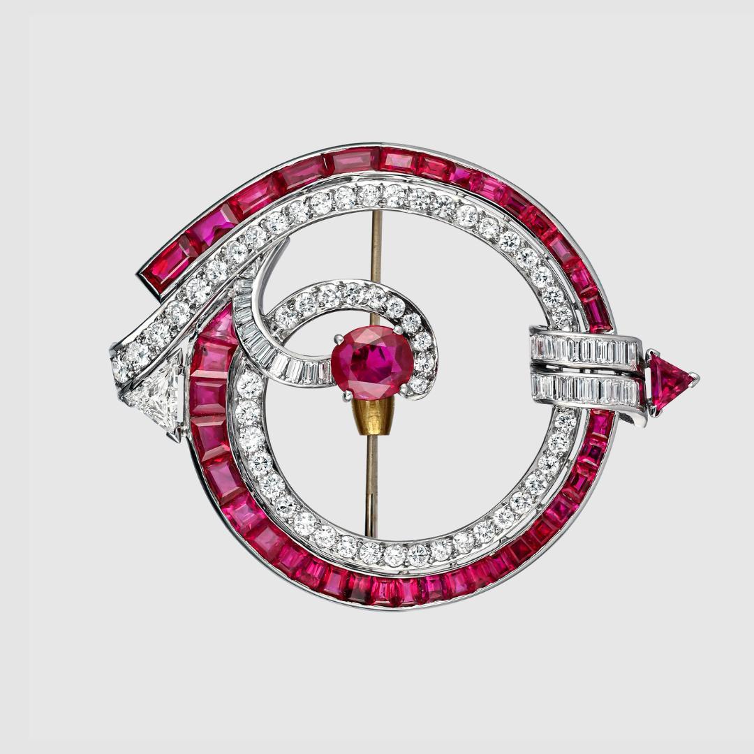 Broche Art Déco No Heat en rubis de Birmanie et diamants Pour femmes en vente