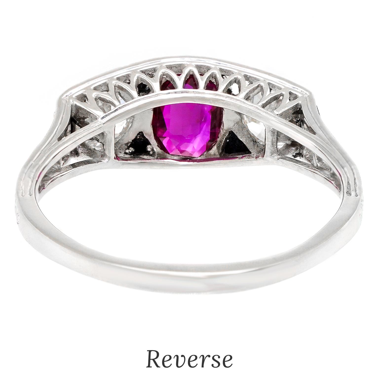 Anello Art Deco senza calore con rubino di Birmania e diamanti in vendita 2