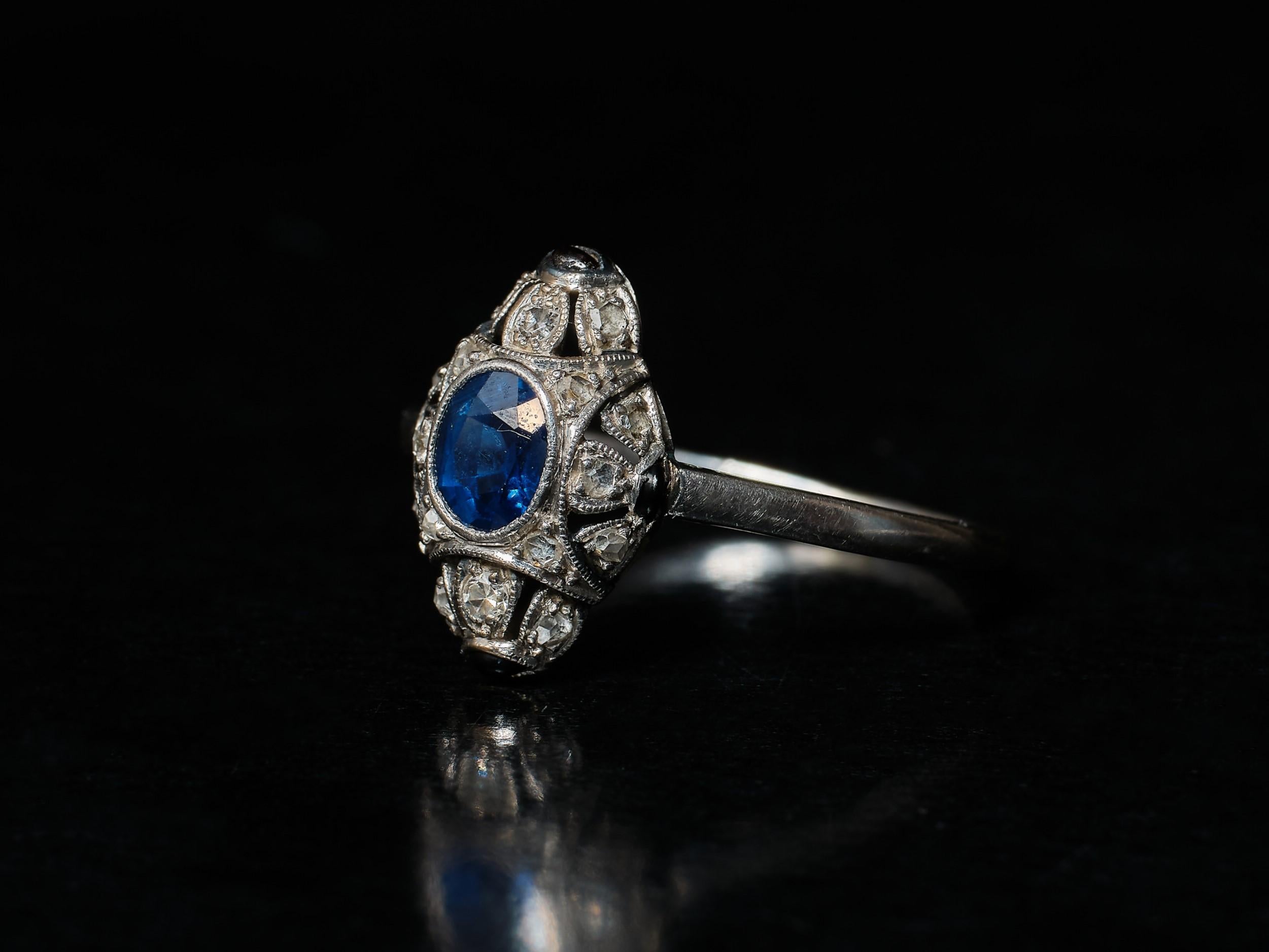 Art Deco no heat sapphire ring.  In Good Condition For Sale In Malmö, SE