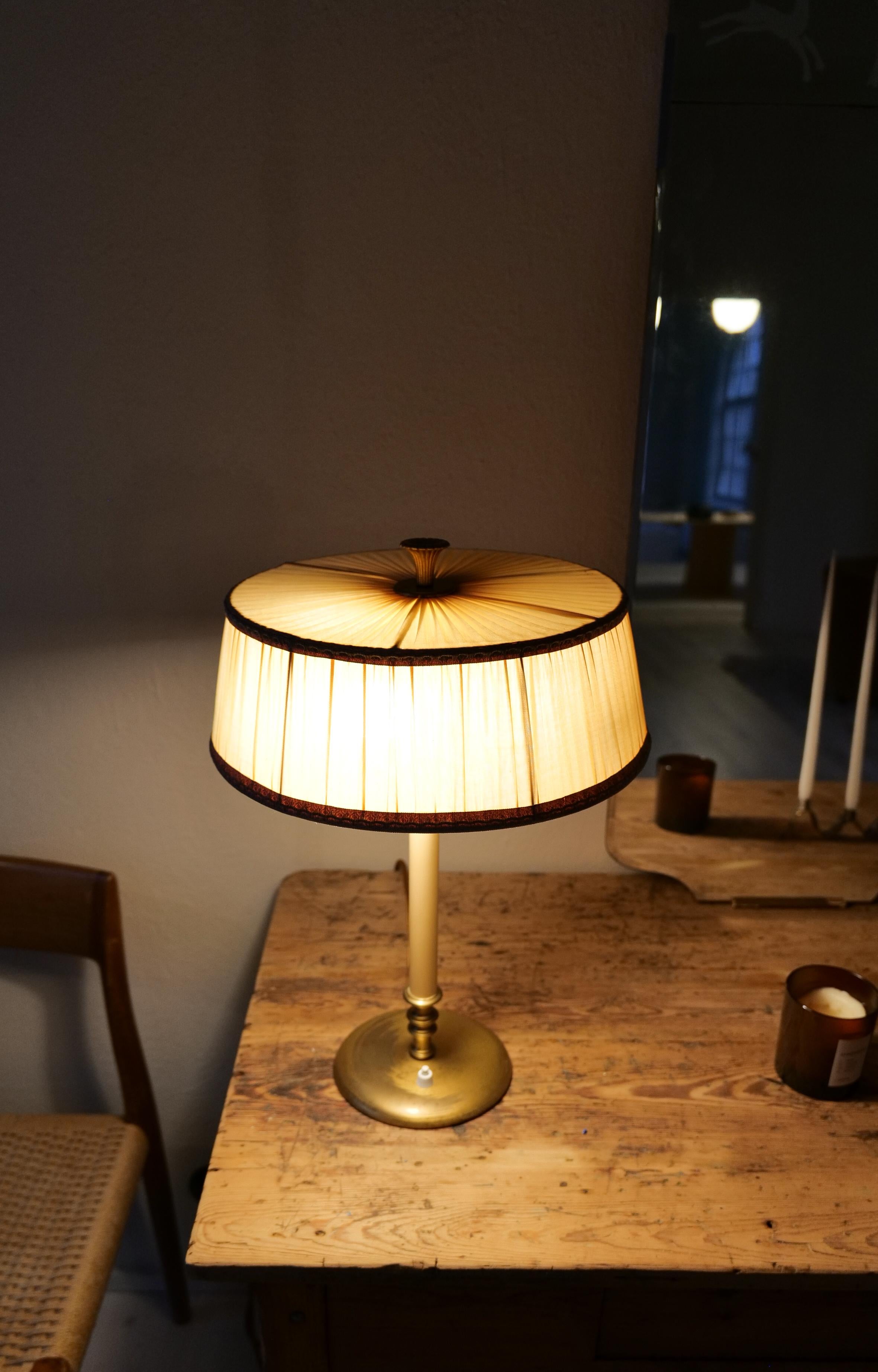 Ottone Art Deco Nordiska Kompaniet Table Lamp made in Sweden, 1940s in vendita