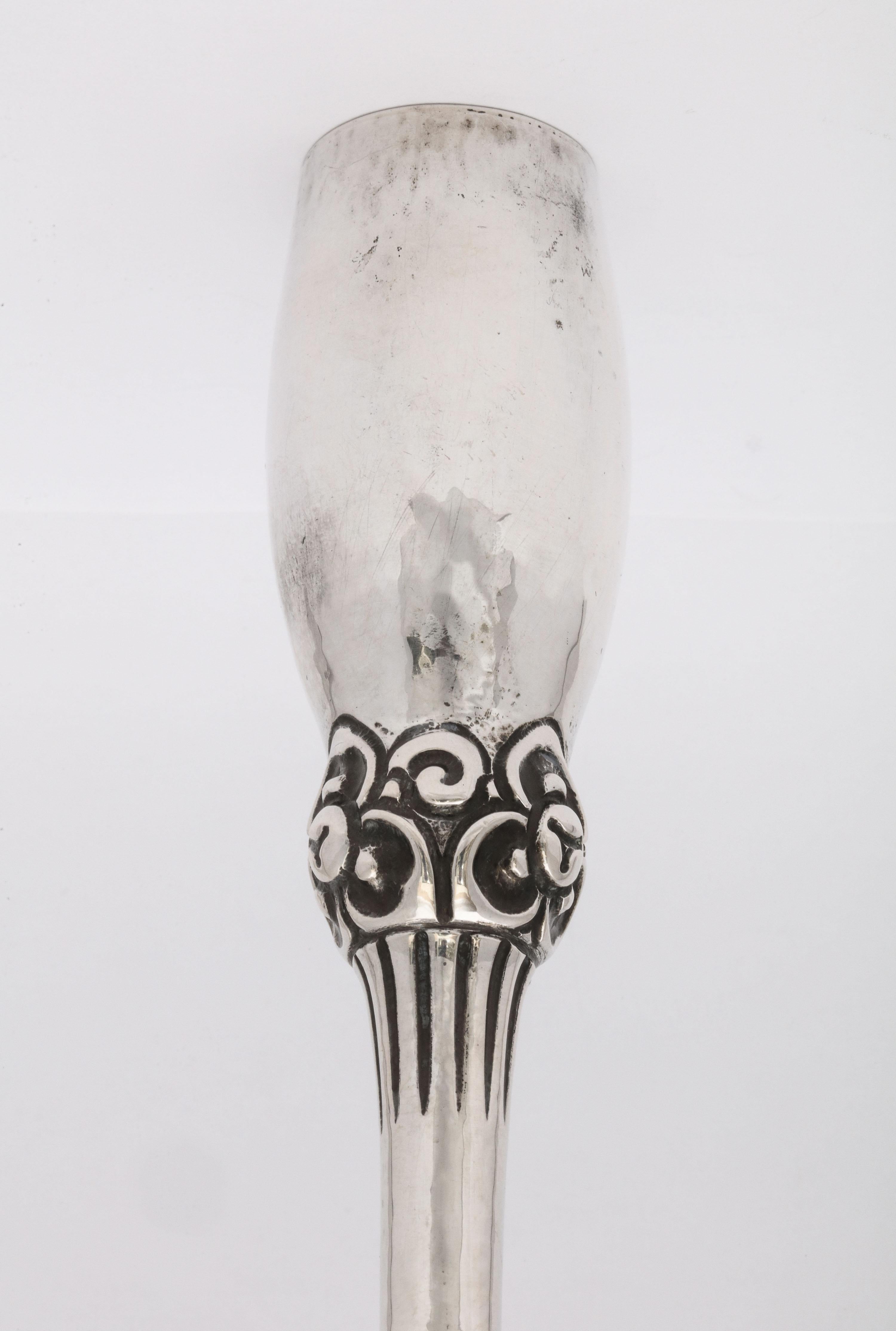 Vase à bourgeons Art Déco Norvégien Continental en argent '.830' par Magnus Aase en vente 3