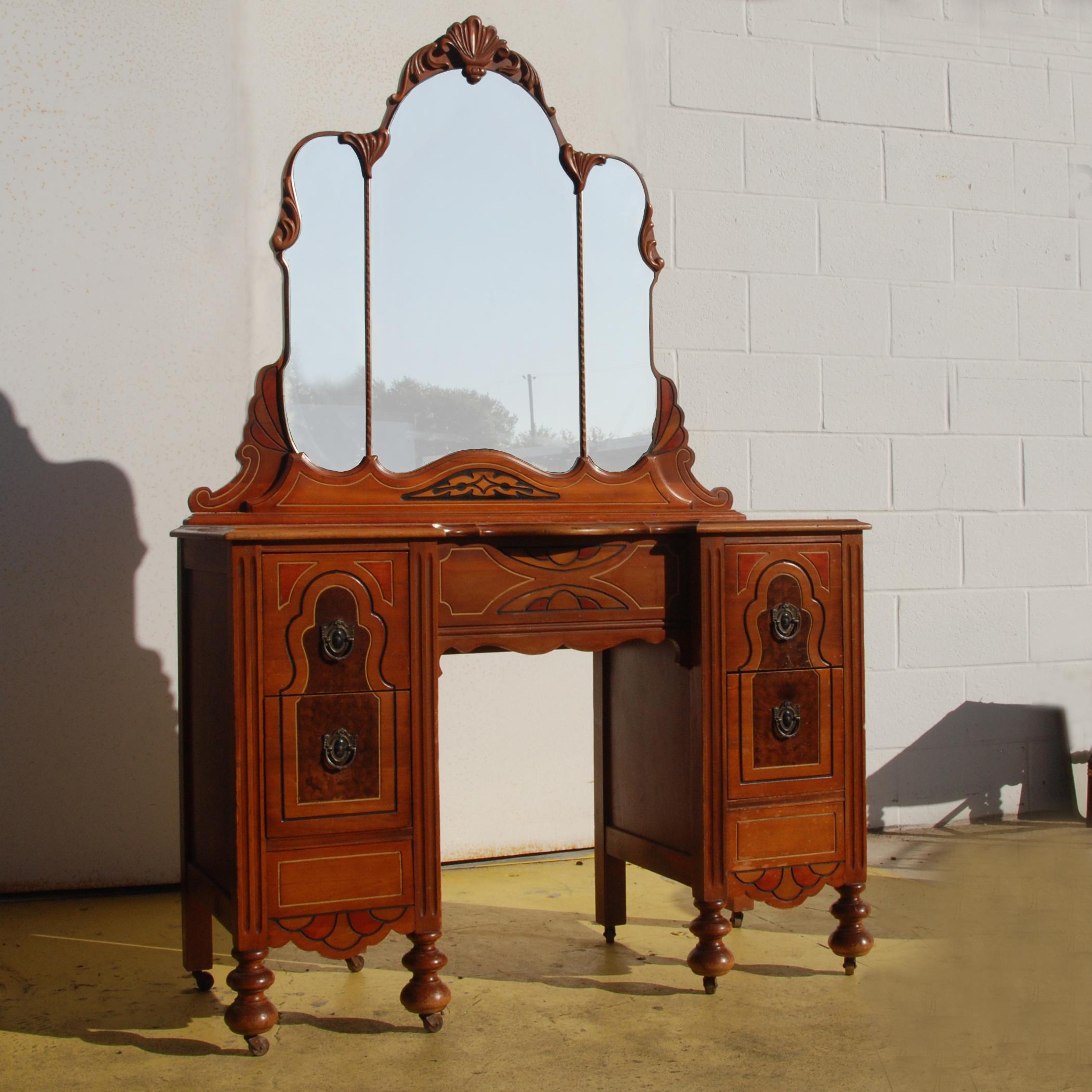 Vanity a cascata in stile Art Deco/Nouveau con cassetti In condizioni buone in vendita a Pasadena, TX